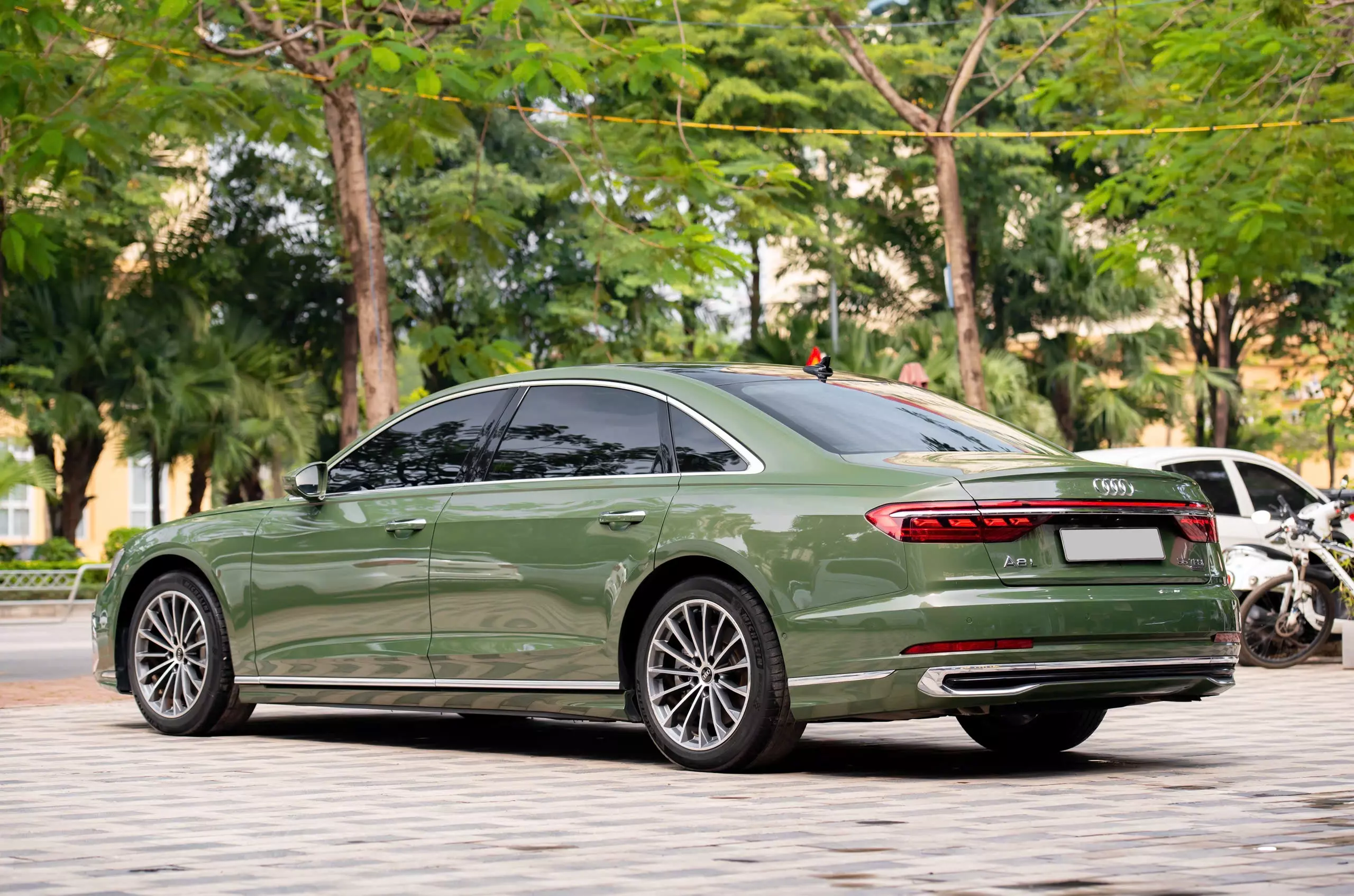 Cần bán Audi A8 L 55 TFSI 2022, màu xanh lục, xe nhập khẩu -1