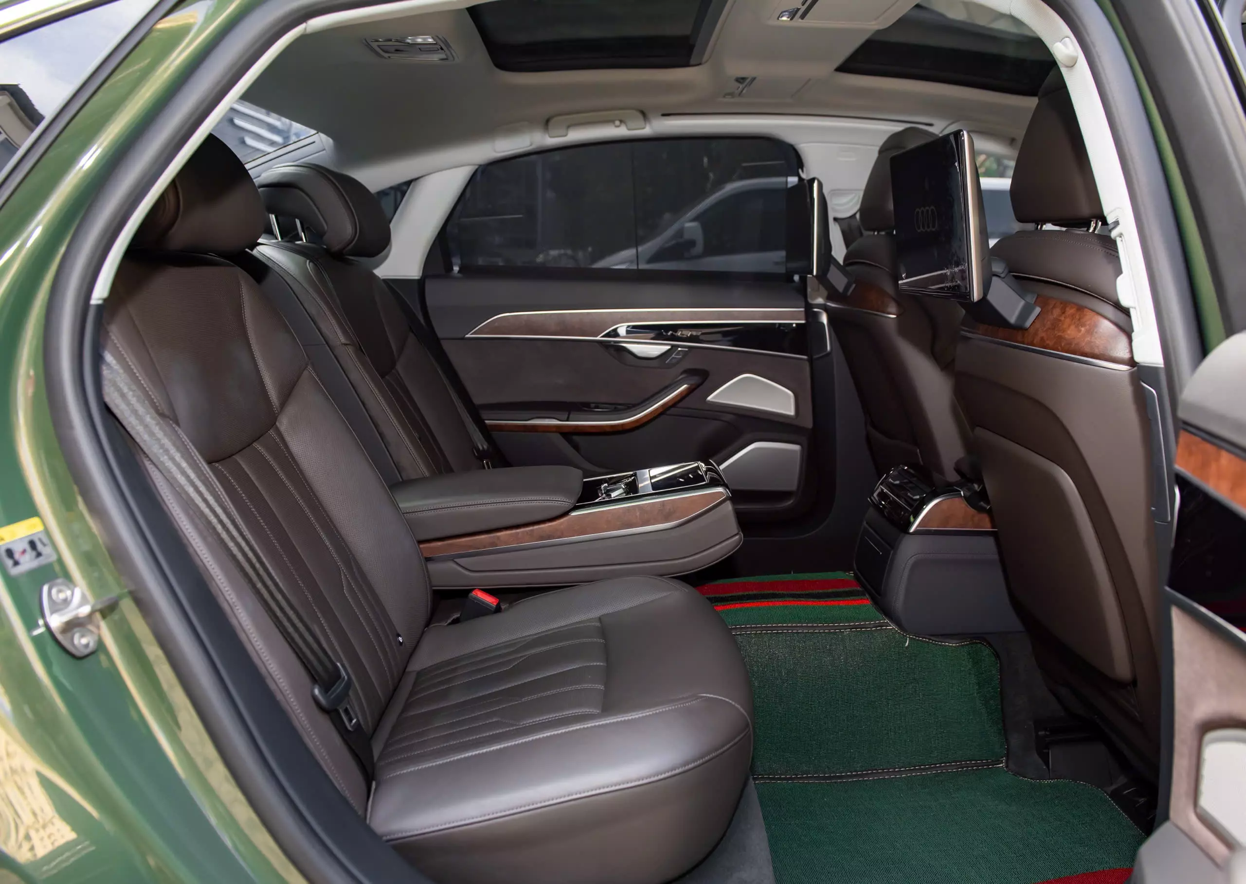 Cần bán Audi A8 L 55 TFSI 2022, màu xanh lục, xe nhập khẩu -4