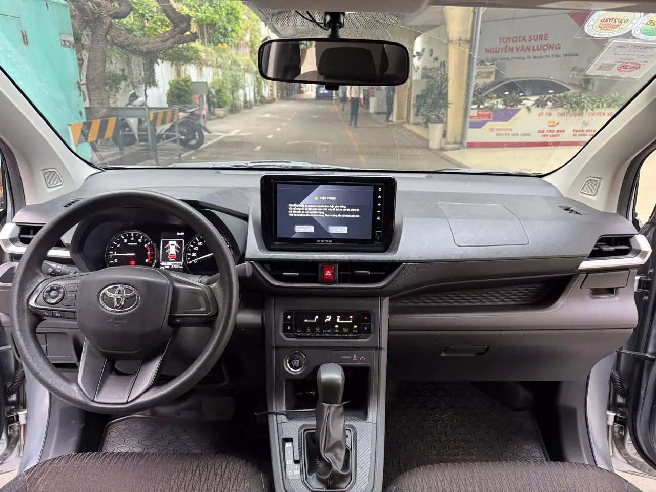 Toyota Avanza 1.5AT 2024-15