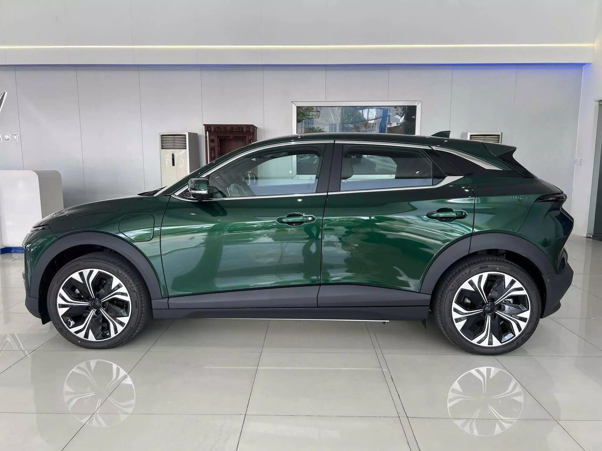 VF 6: 689-749 • Giảm trực tiếp 4%-3