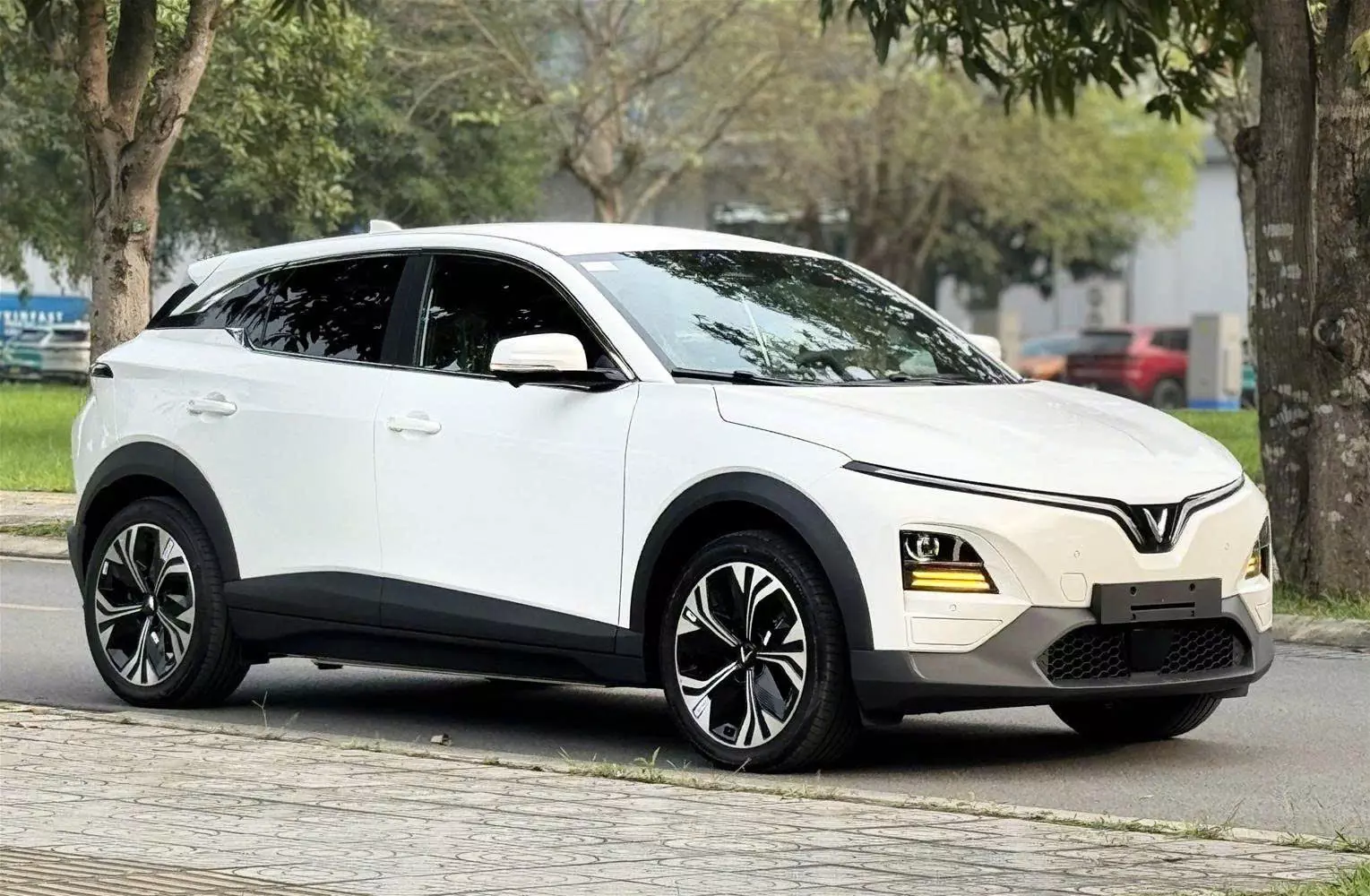 VF 6: 689-749 • Giảm trực tiếp 4%-5