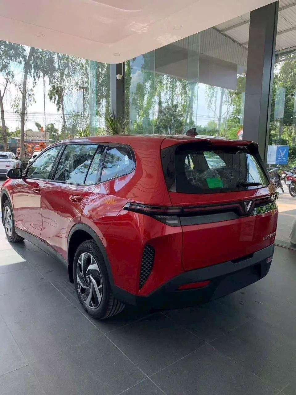  VF Limo green • Giảm trực tiếp 4%-3