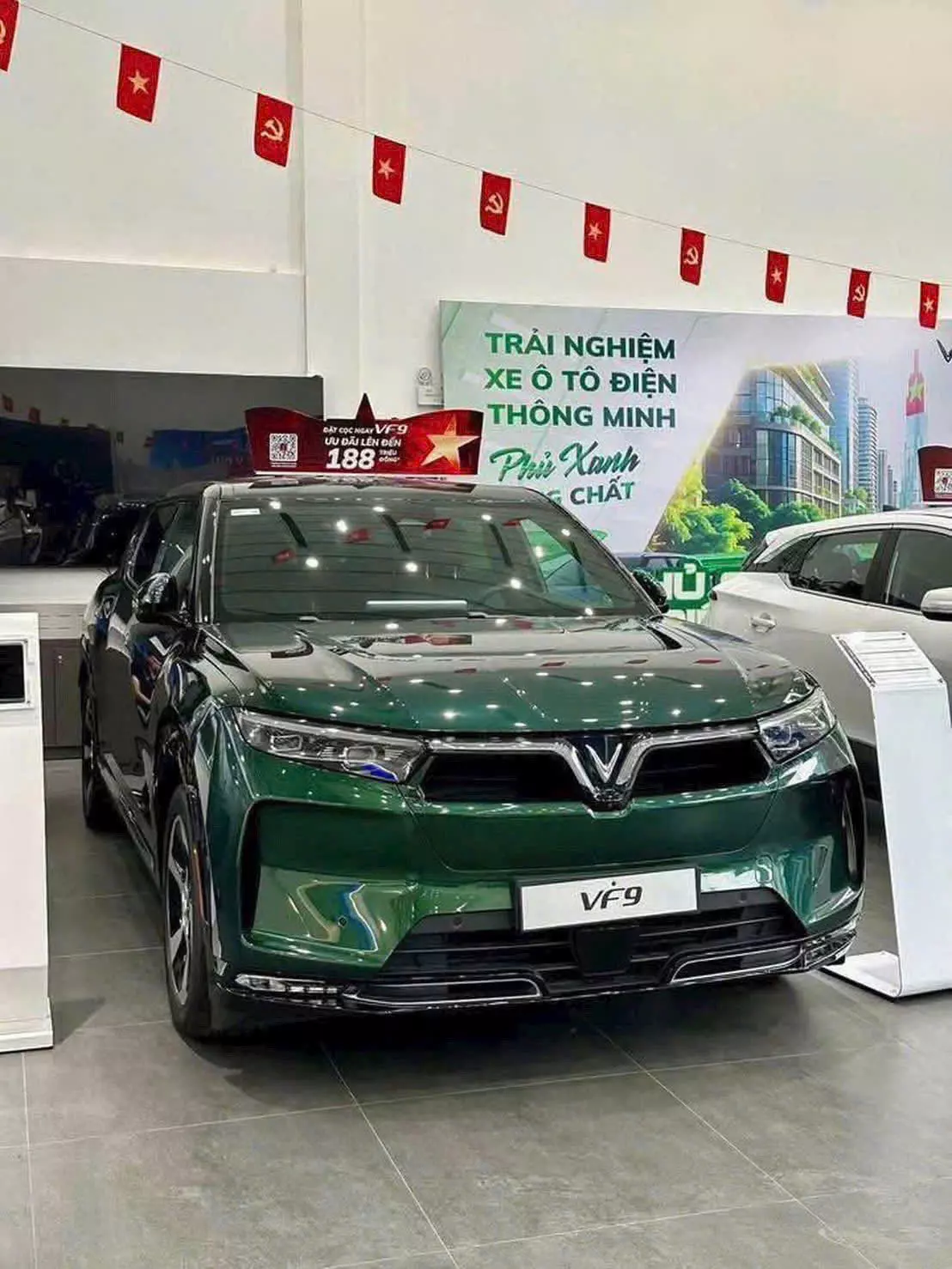 VF 9: 1ty499 - 1ty699 • Giảm trực tiếp 4%-0