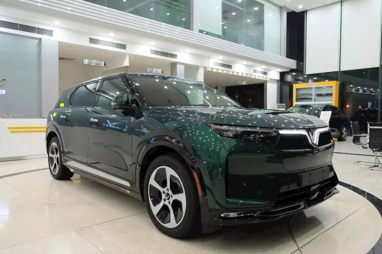 VF 9: 1ty499 - 1ty699 • Giảm trực tiếp 4%-1