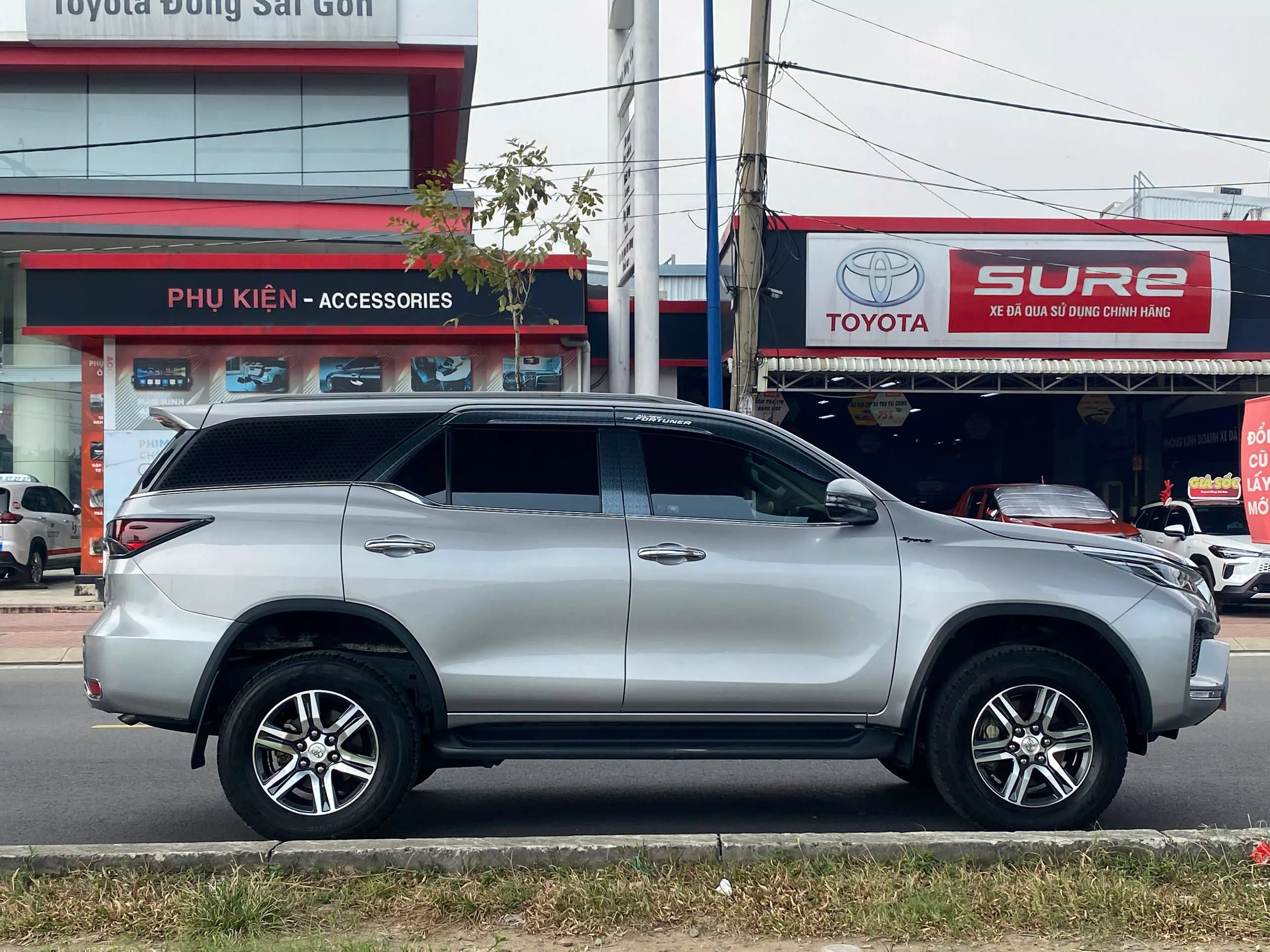 Toyota Fortuner 2.4G AT 2021-8