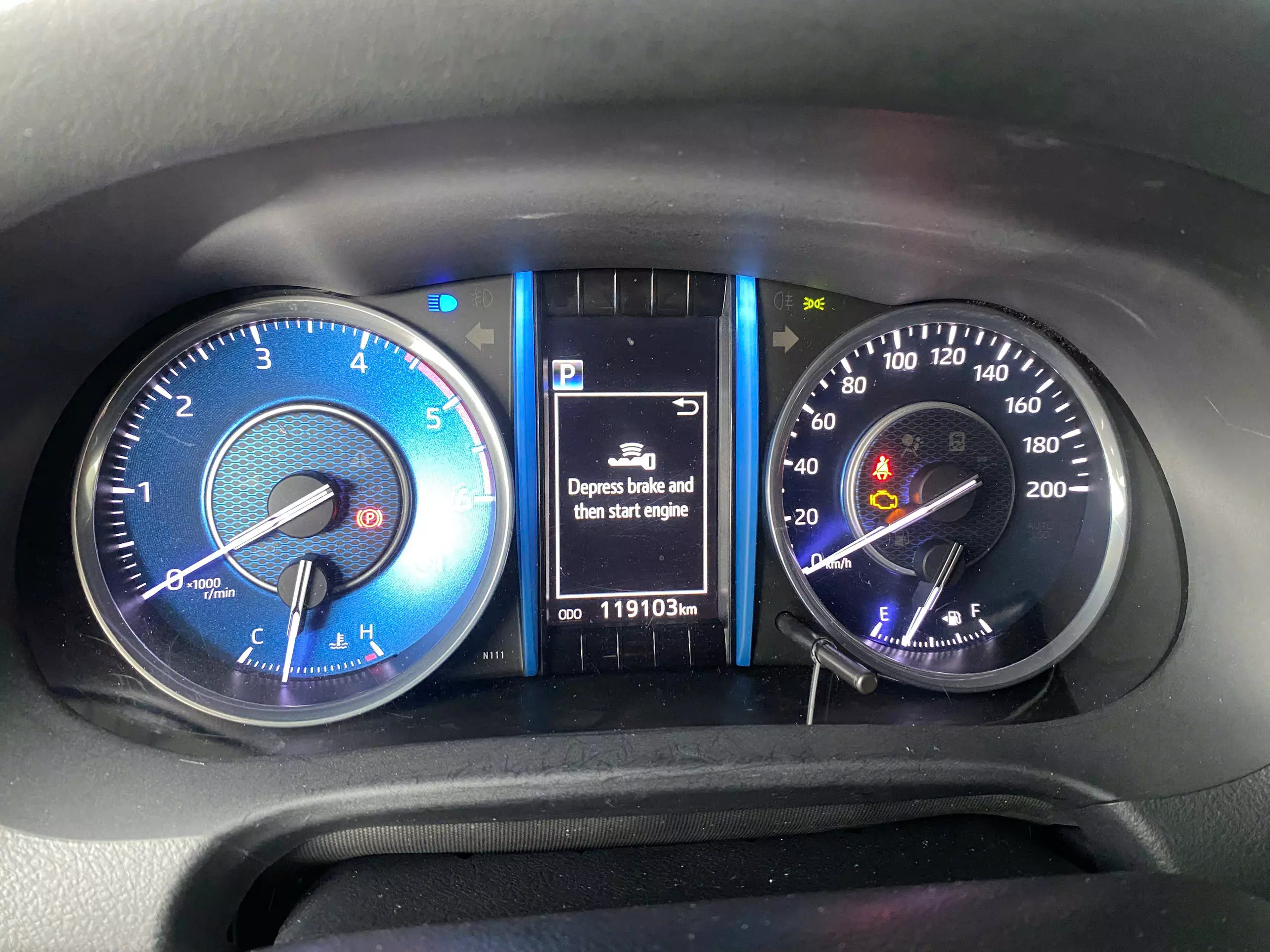 Toyota Fortuner 2.4G AT 2021-15