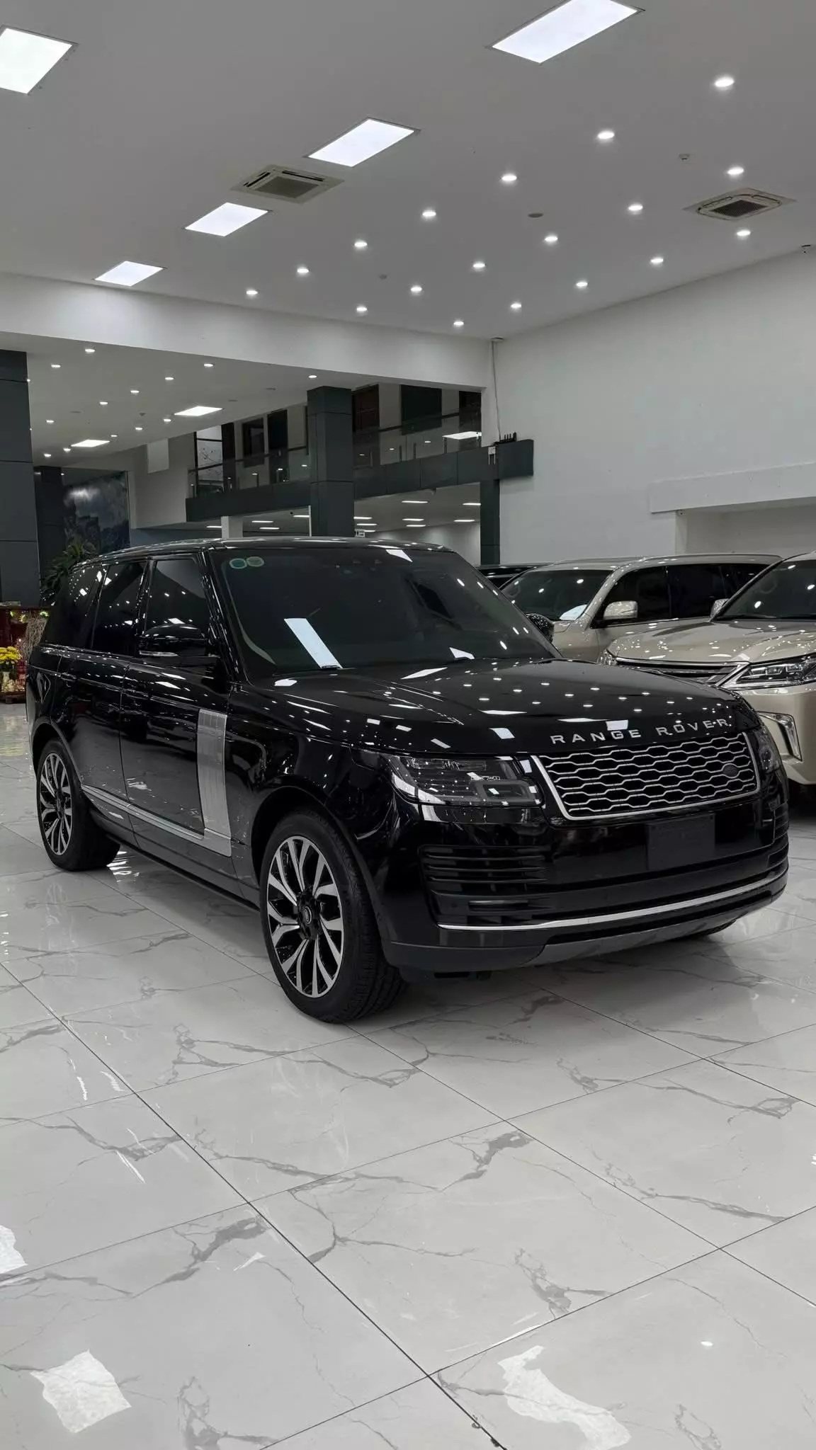  Bán Range Rover Vogue 3.0L, sản xuất 2019, xe đăng ký 1 chủ từ mới.-2
