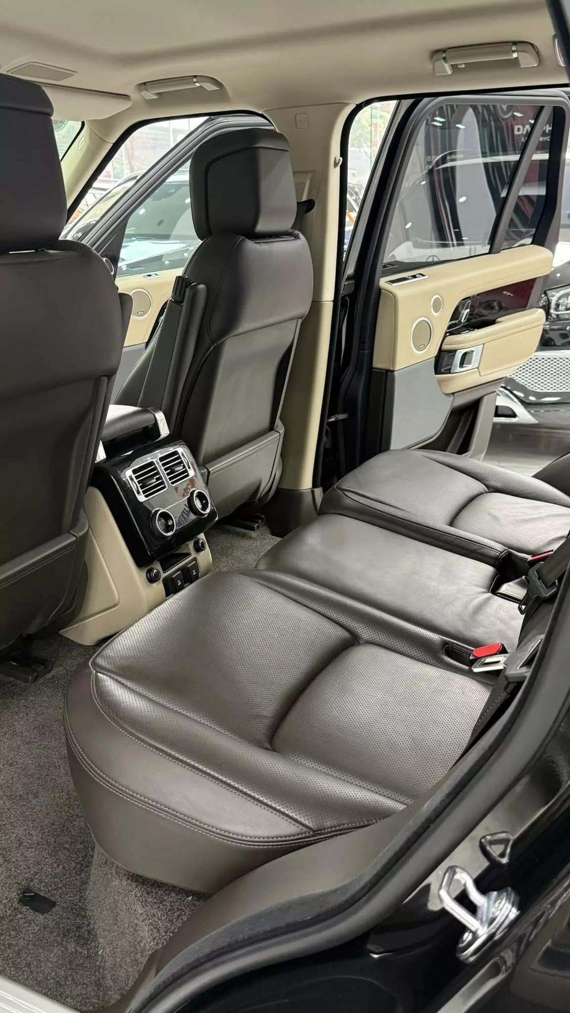  Bán Range Rover Vogue 3.0L, sản xuất 2019, xe đăng ký 1 chủ từ mới.-7