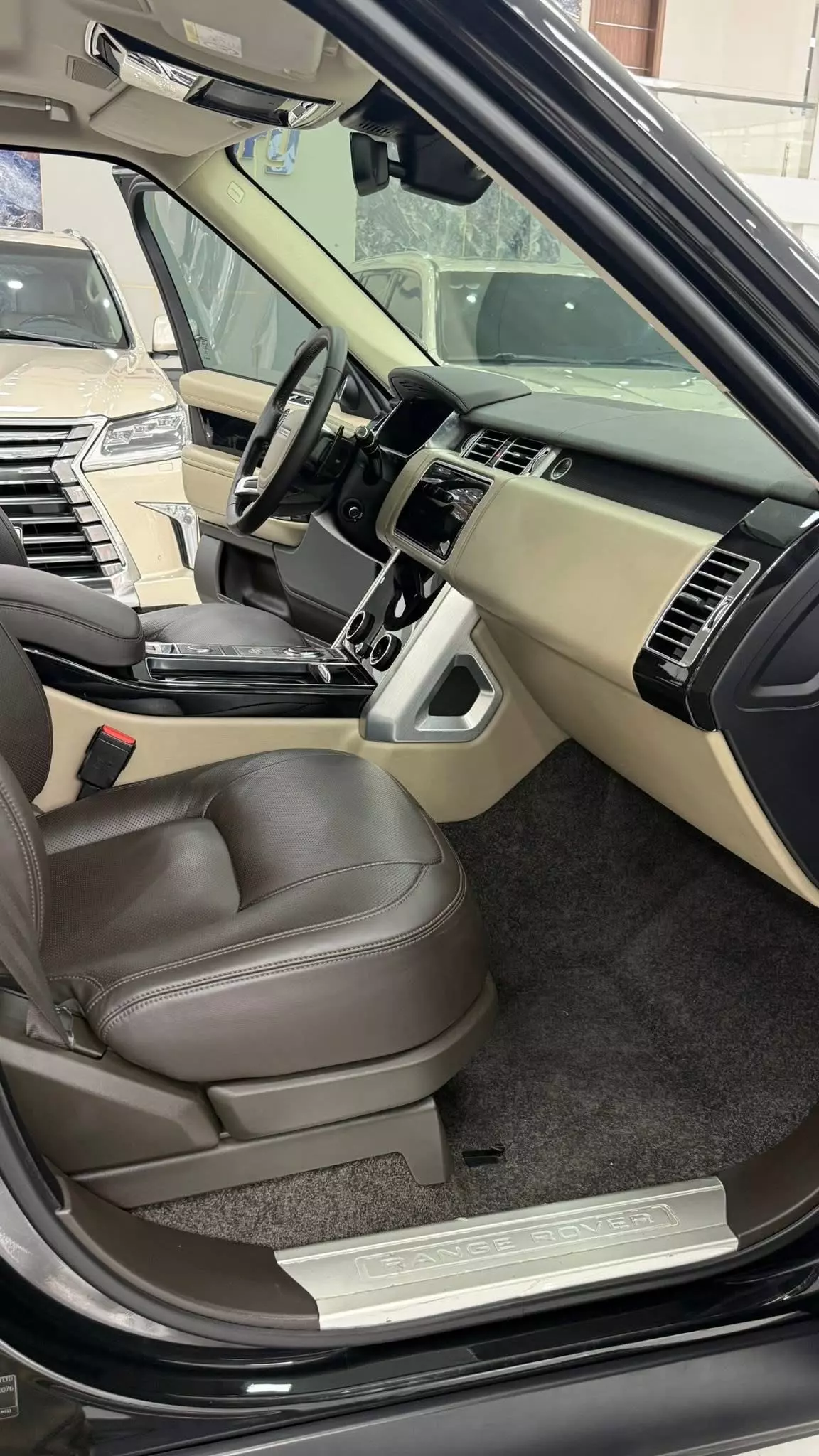  Bán Range Rover Vogue 3.0L, sản xuất 2019, xe đăng ký 1 chủ từ mới.-9
