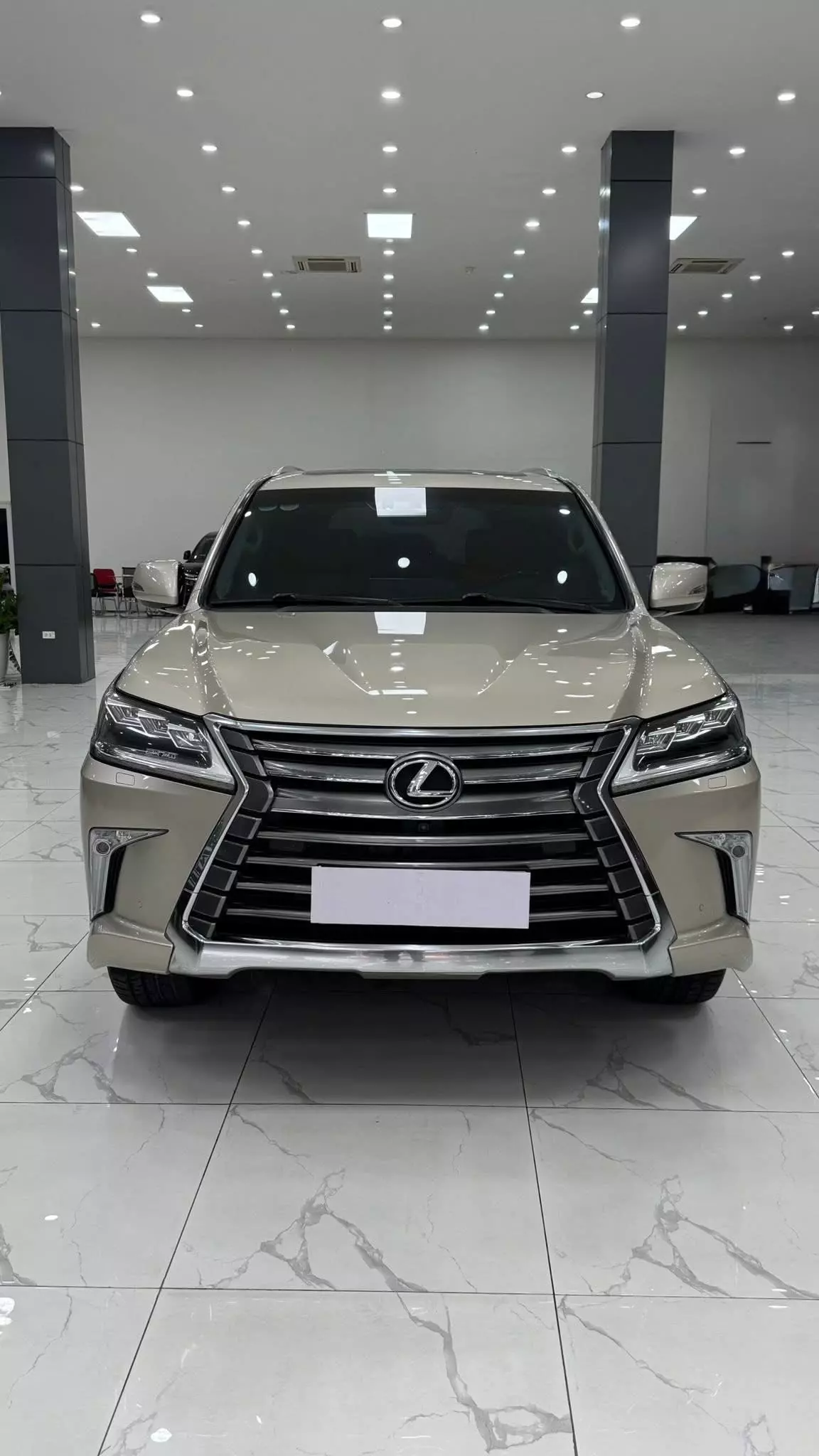 Bán Lexus LX570 màu vàng cát, sản xuất 2018. Xe siêu mới.-0