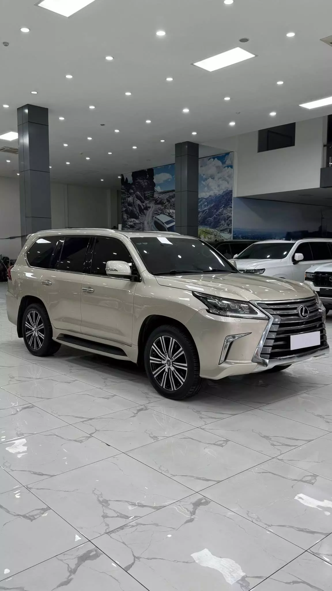 Bán Lexus LX570 màu vàng cát, sản xuất 2018. Xe siêu mới.-2