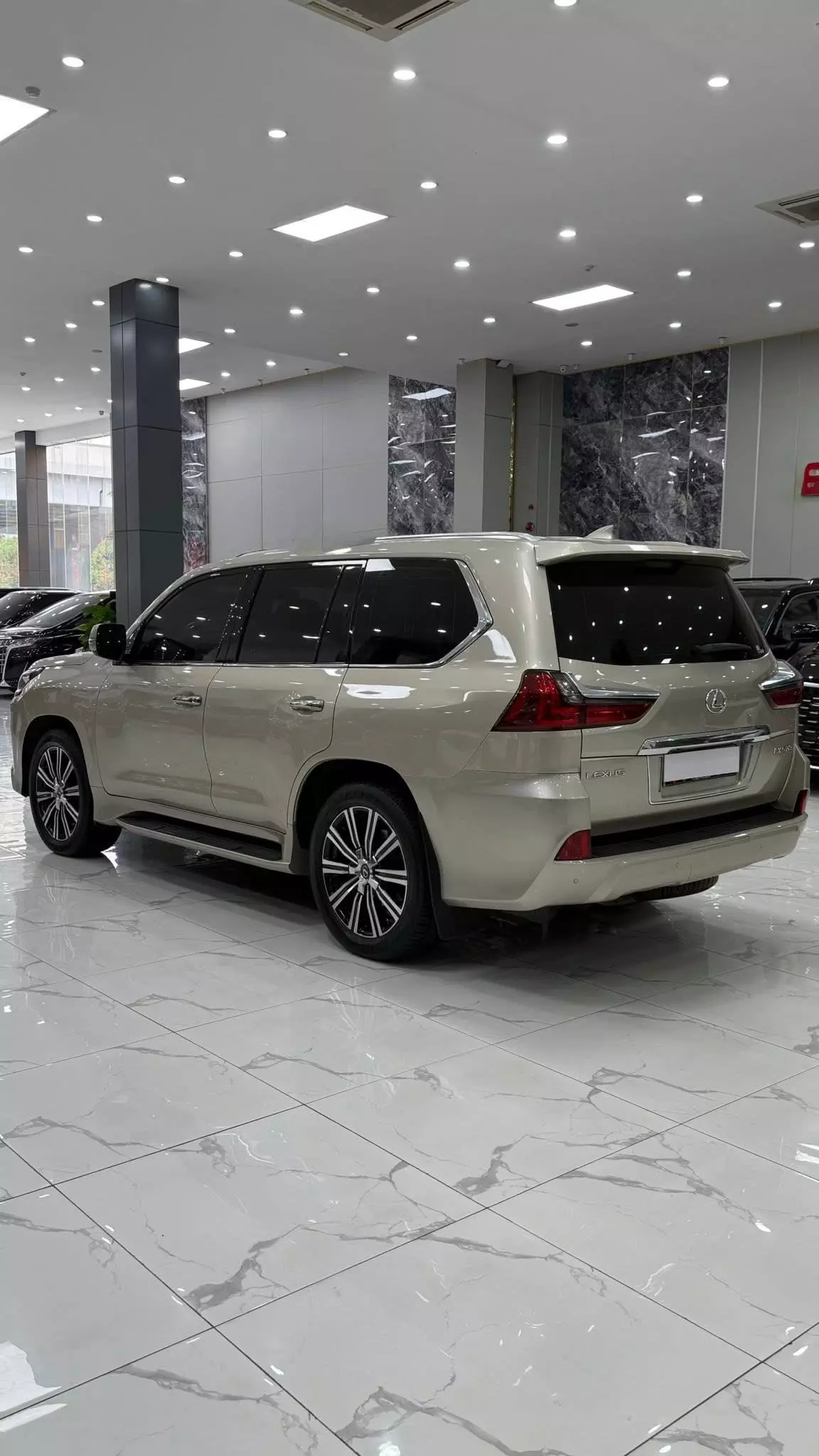 Bán Lexus LX570 màu vàng cát, sản xuất 2018. Xe siêu mới.-4