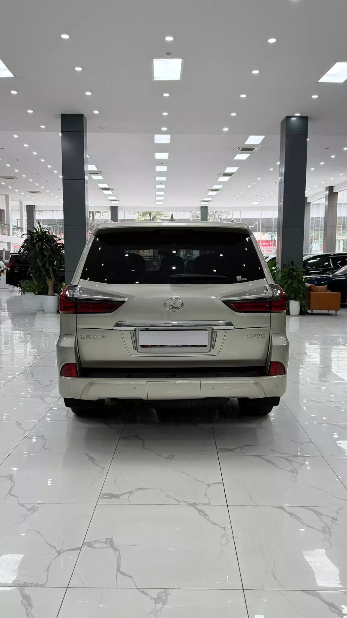 Bán Lexus LX570 màu vàng cát, sản xuất 2018. Xe siêu mới.-3