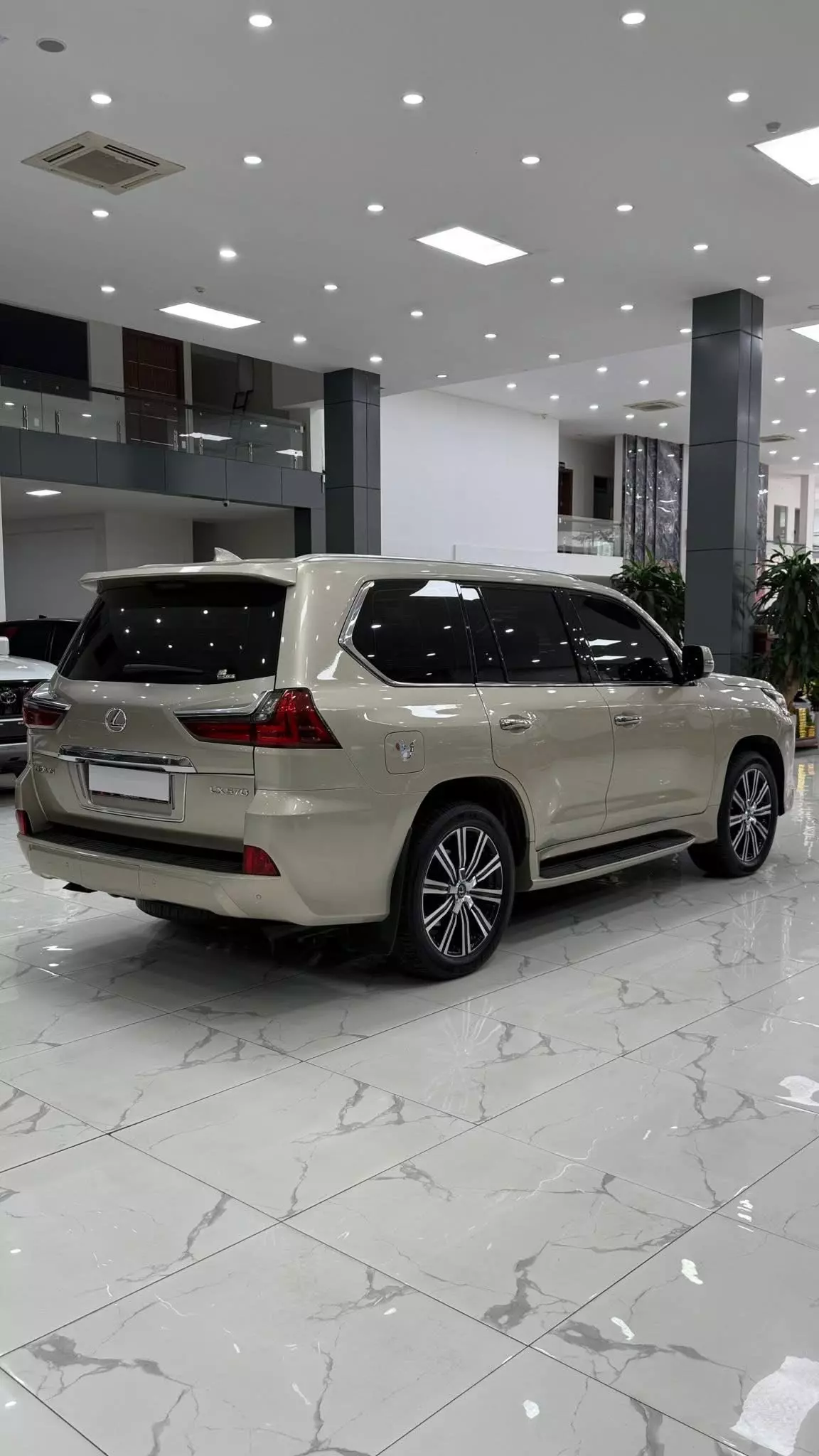 Bán Lexus LX570 màu vàng cát, sản xuất 2018. Xe siêu mới.-5