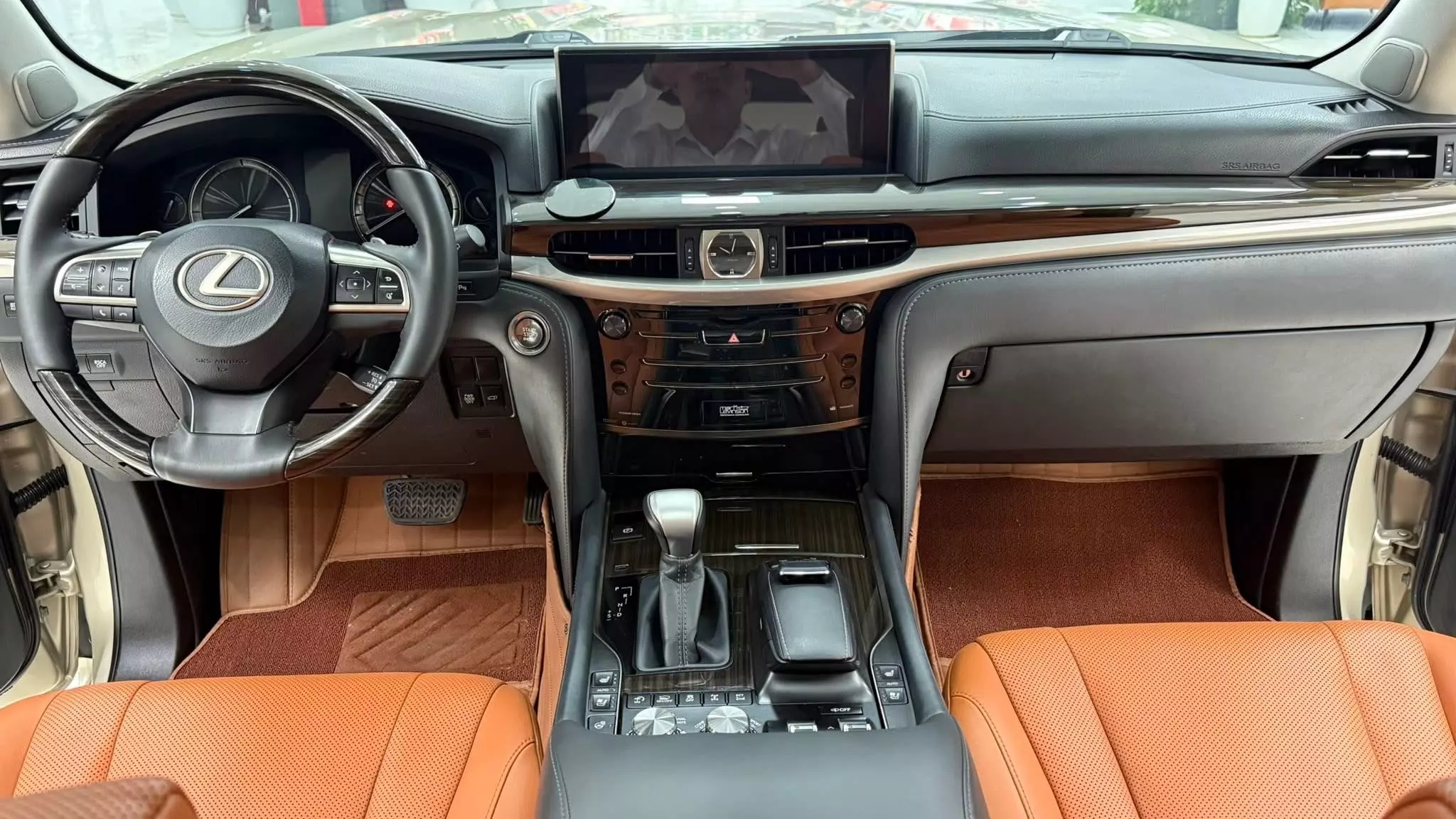 Bán Lexus LX570 màu vàng cát, sản xuất 2018. Xe siêu mới.-6