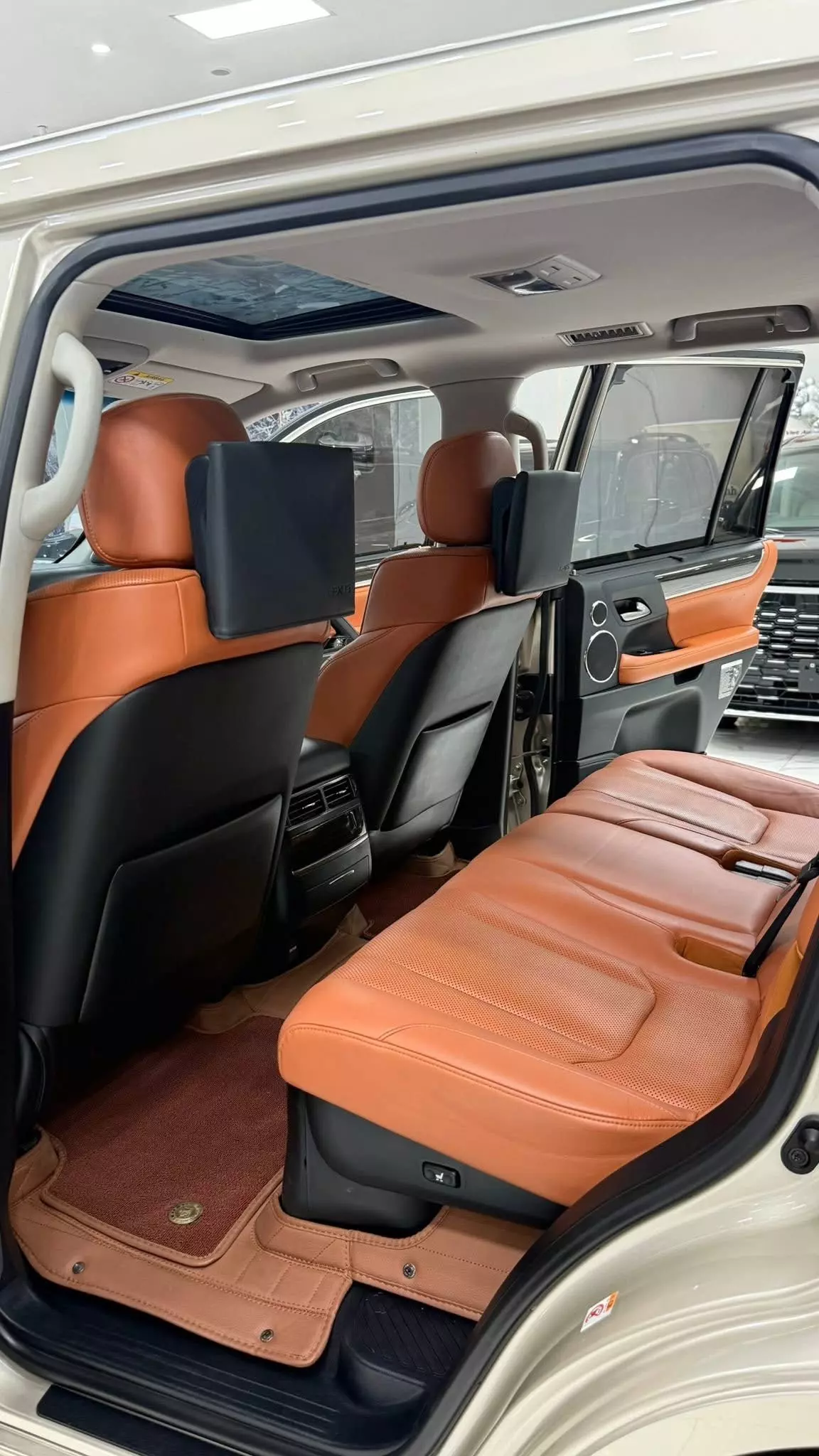 Bán Lexus LX570 màu vàng cát, sản xuất 2018. Xe siêu mới.-7