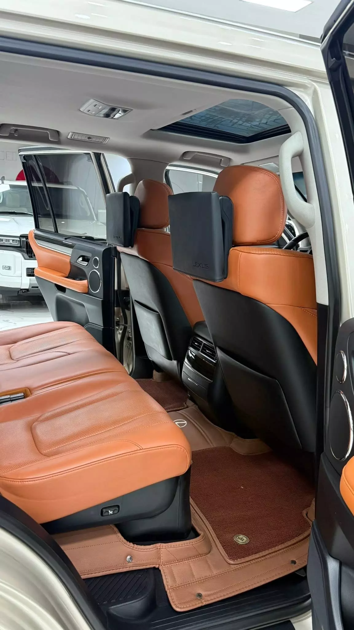 Bán Lexus LX570 màu vàng cát, sản xuất 2018. Xe siêu mới.-10