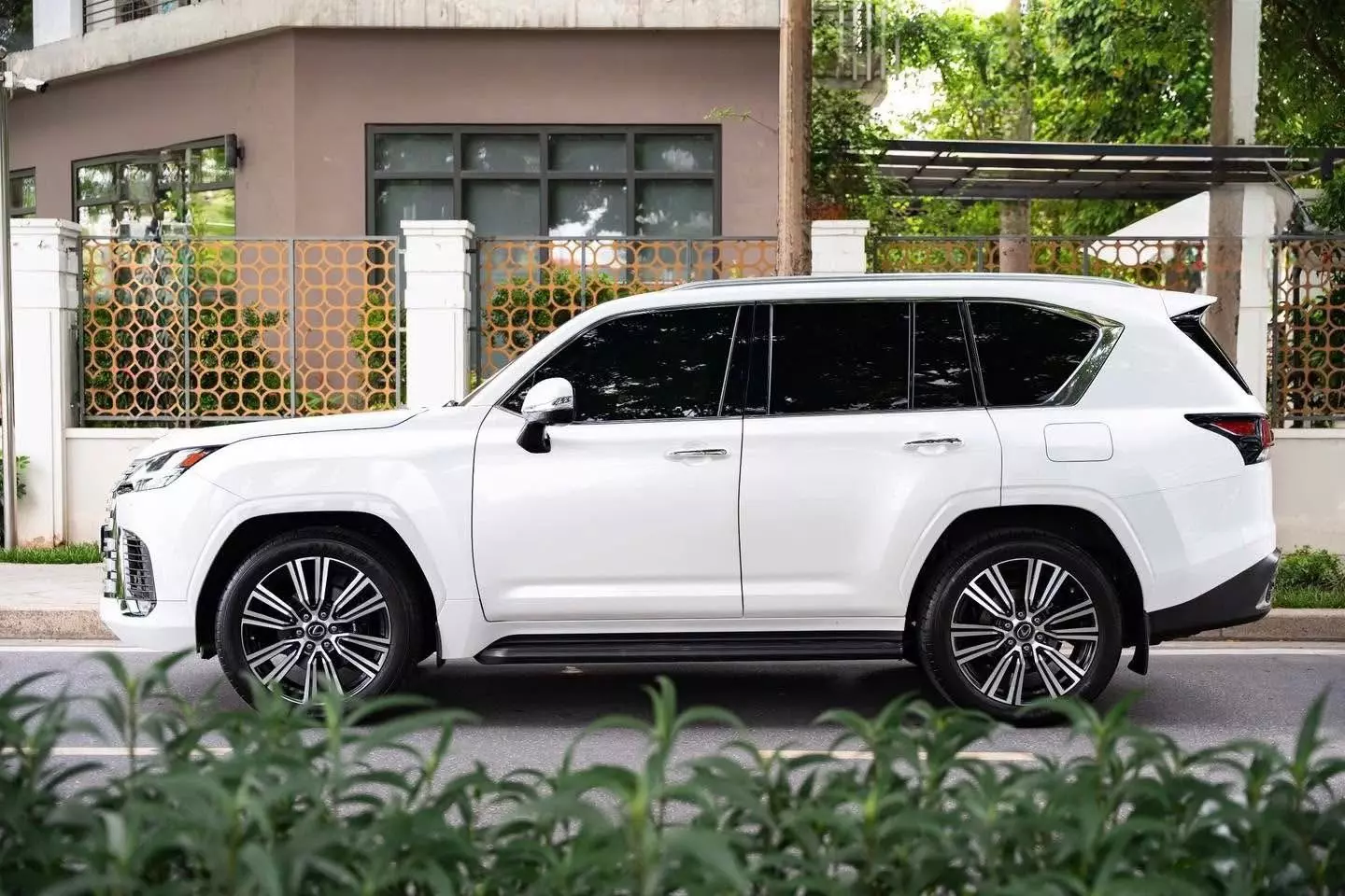 Bán Lexus LX600 Urban 7 chỗ, sản xuất 2023. Xe cực mới.-2