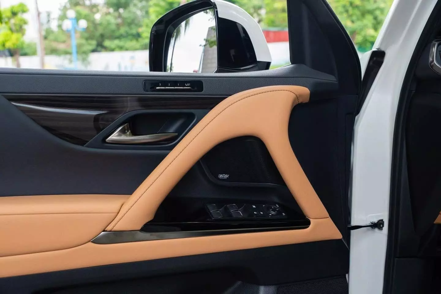 Bán Lexus LX600 Urban 7 chỗ, sản xuất 2023. Xe cực mới.-9