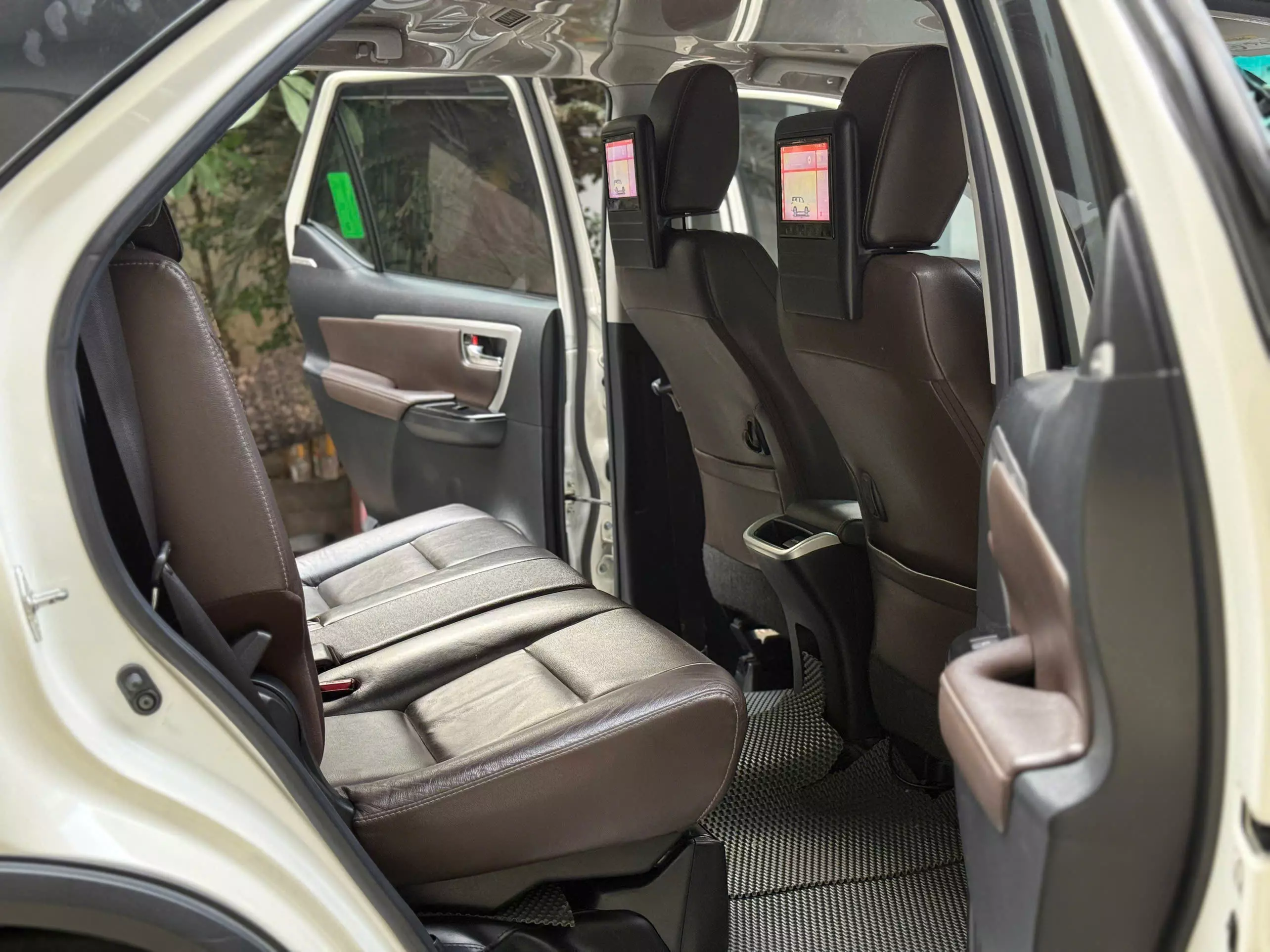 Toyota Fortuner 2.7V AT 2017-3