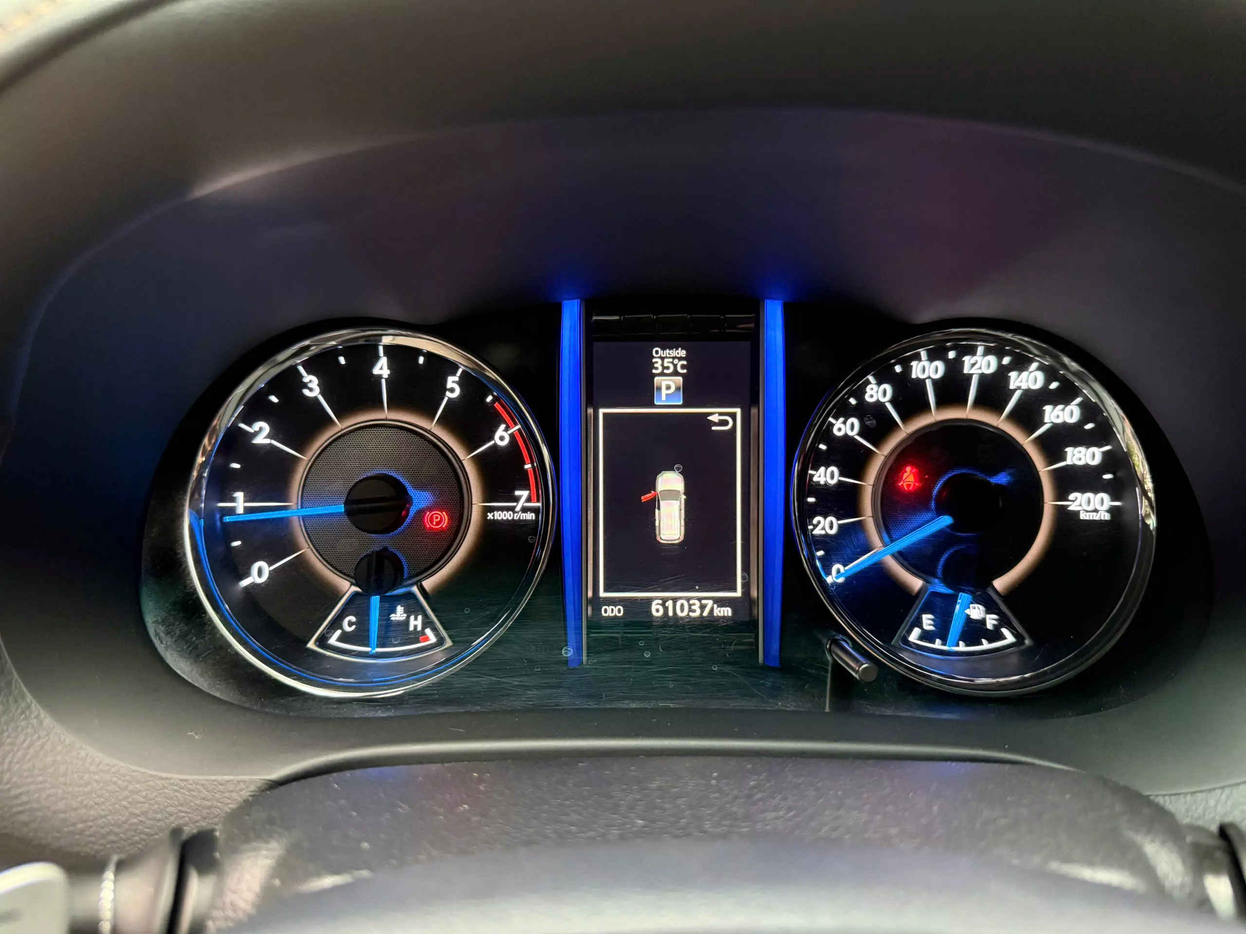 Toyota Fortuner 2.7V AT 2017-4