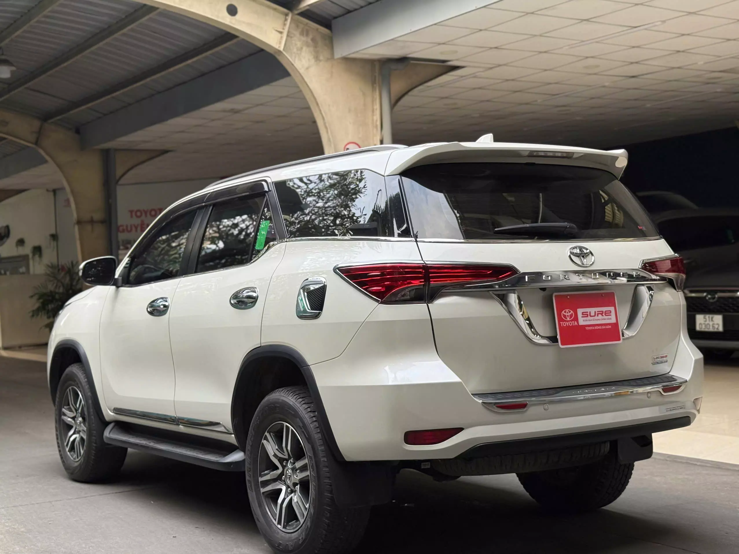 Toyota Fortuner 2.7V AT 2017-9