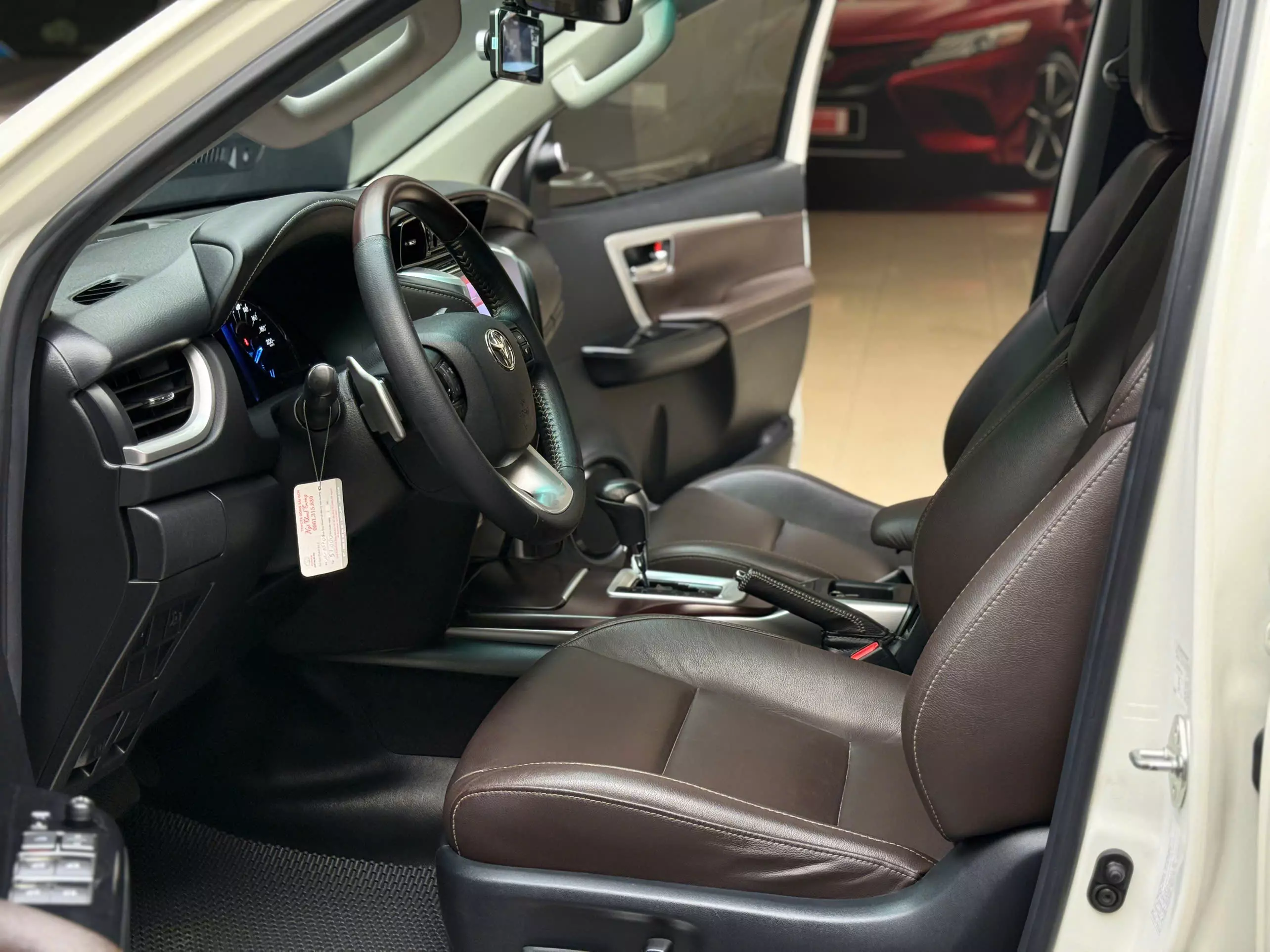 Toyota Fortuner 2.7V AT 2017-11