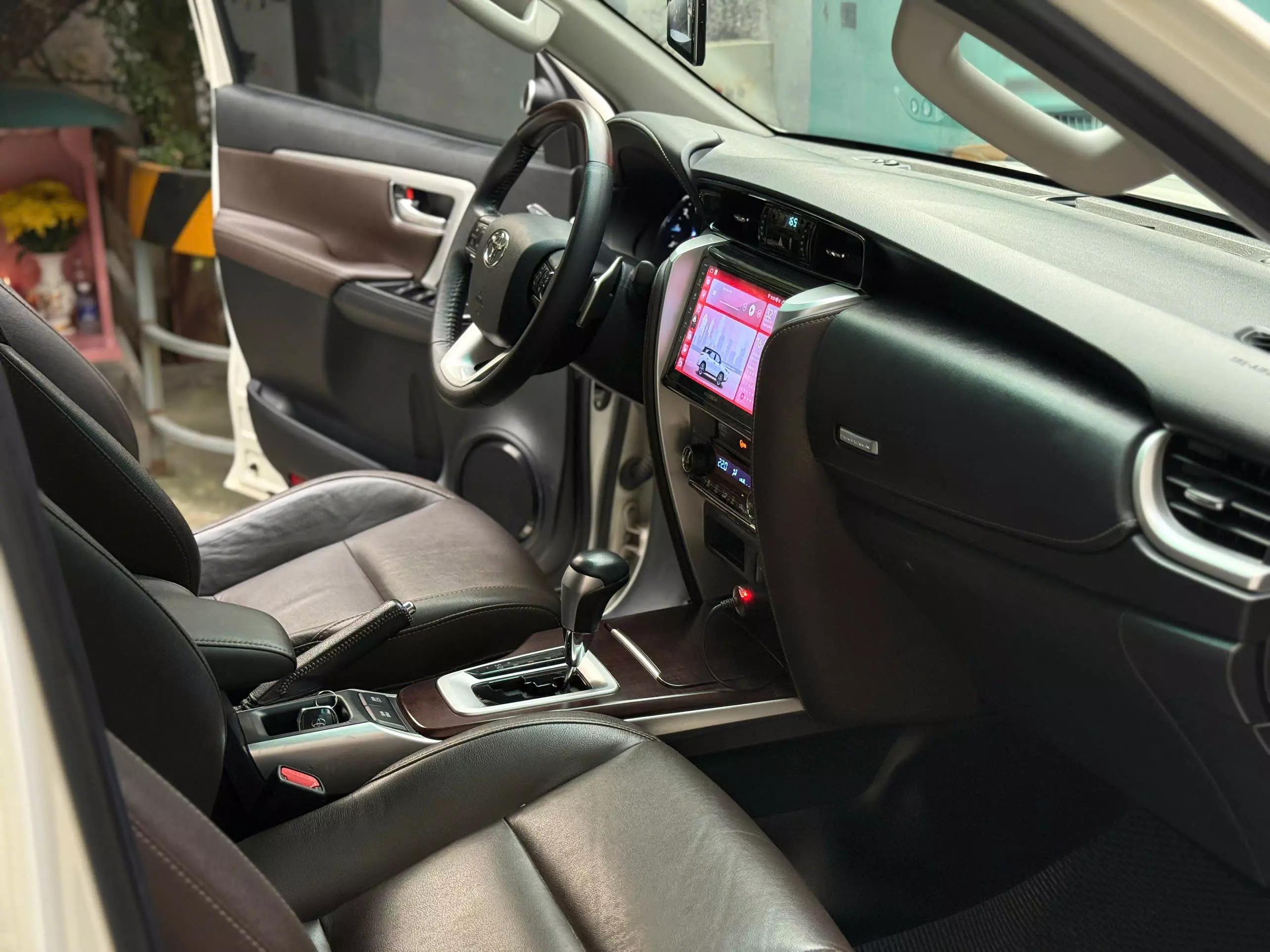 Toyota Fortuner 2.7V AT 2017-12