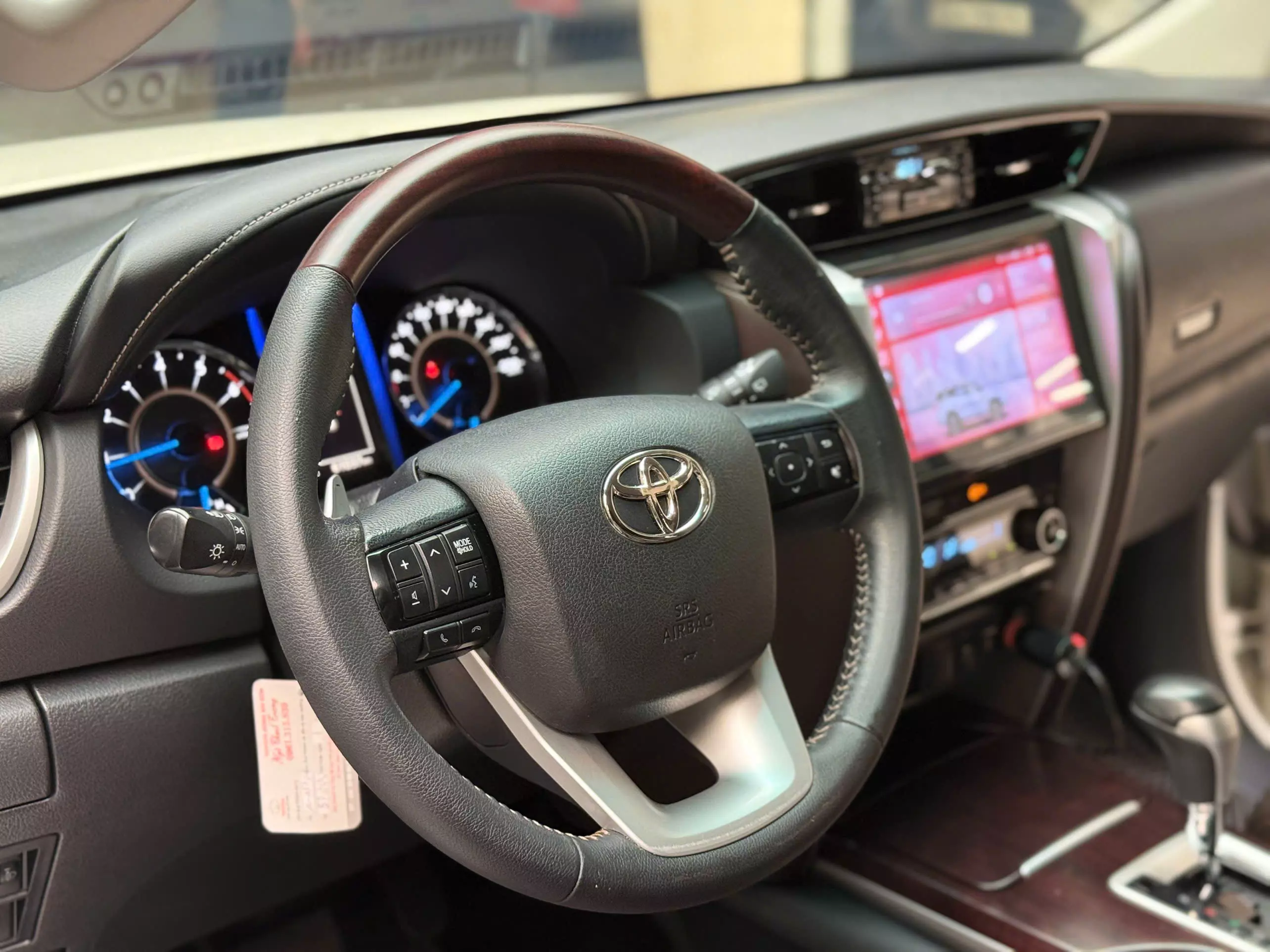 Toyota Fortuner 2.7V AT 2017-15