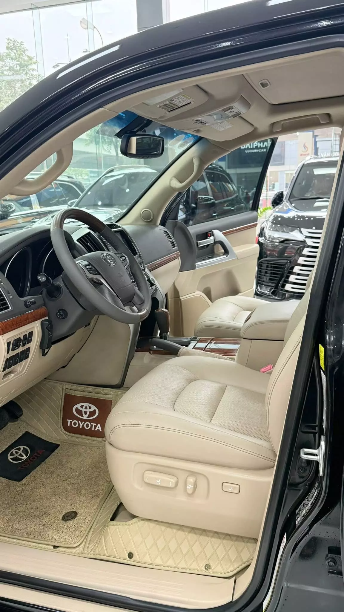 Toyota Land Cruiser 5.7 nhập Mỹ SX 2013 lên fom 2021 có hoán cải.-6