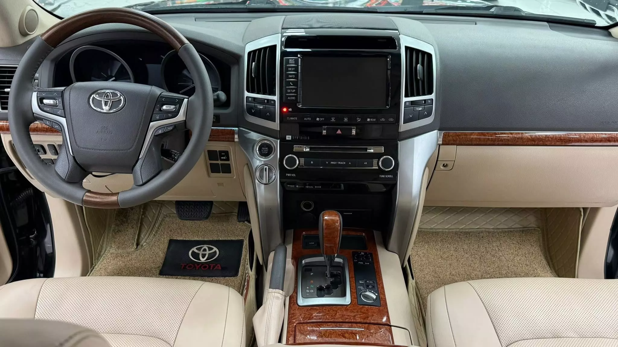 Toyota Land Cruiser 5.7 nhập Mỹ SX 2013 lên fom 2021 có hoán cải.-7
