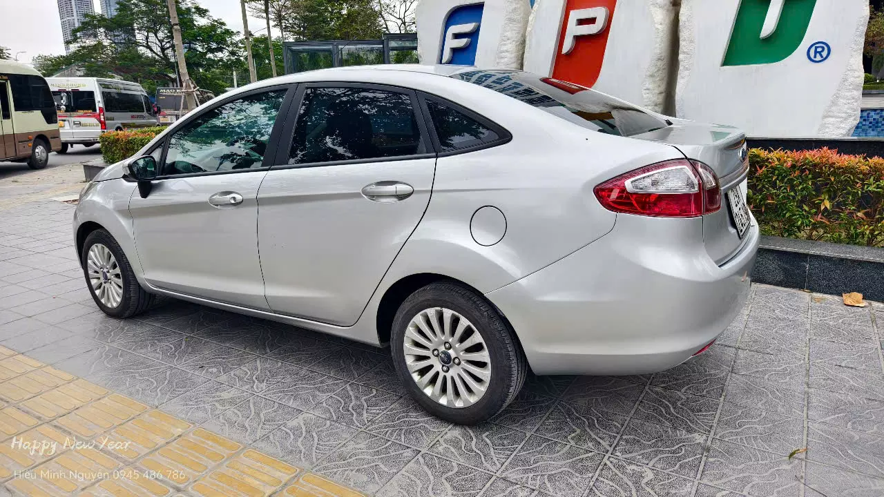 Chính chủ bán xe Ford Fiesta sản xuất năm 2011 số tự động-1