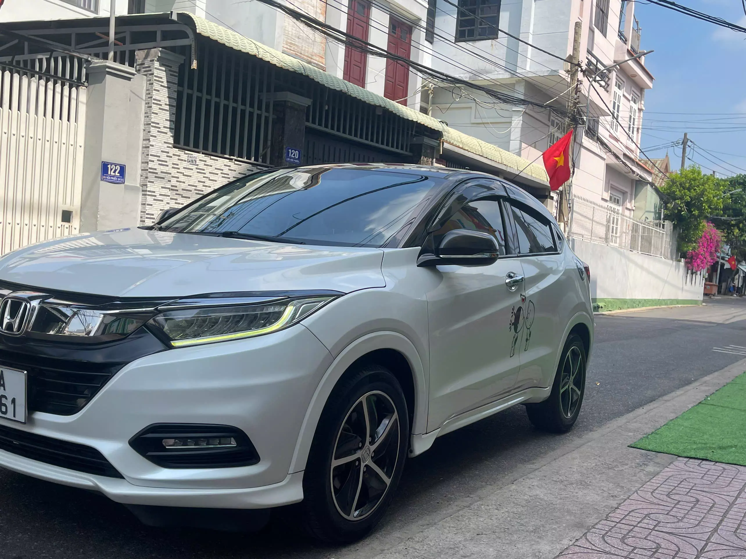 Nhà dư dùng nay tôi cần bán xe honda HRV-1.8L bản full,sản xuất 2019,đk 2020-4