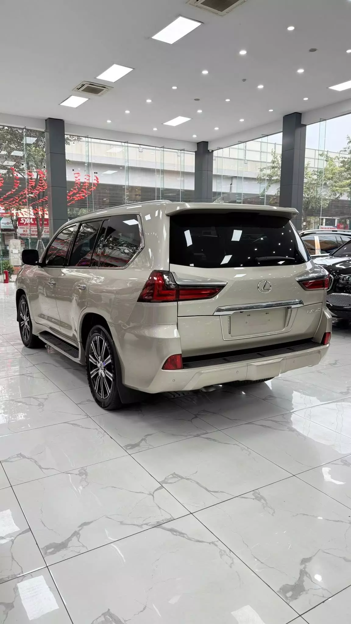 Bán Lexus LX570 Nhập Mỹ, lăn bánh 5 vạn. Xe siêu mới.-2
