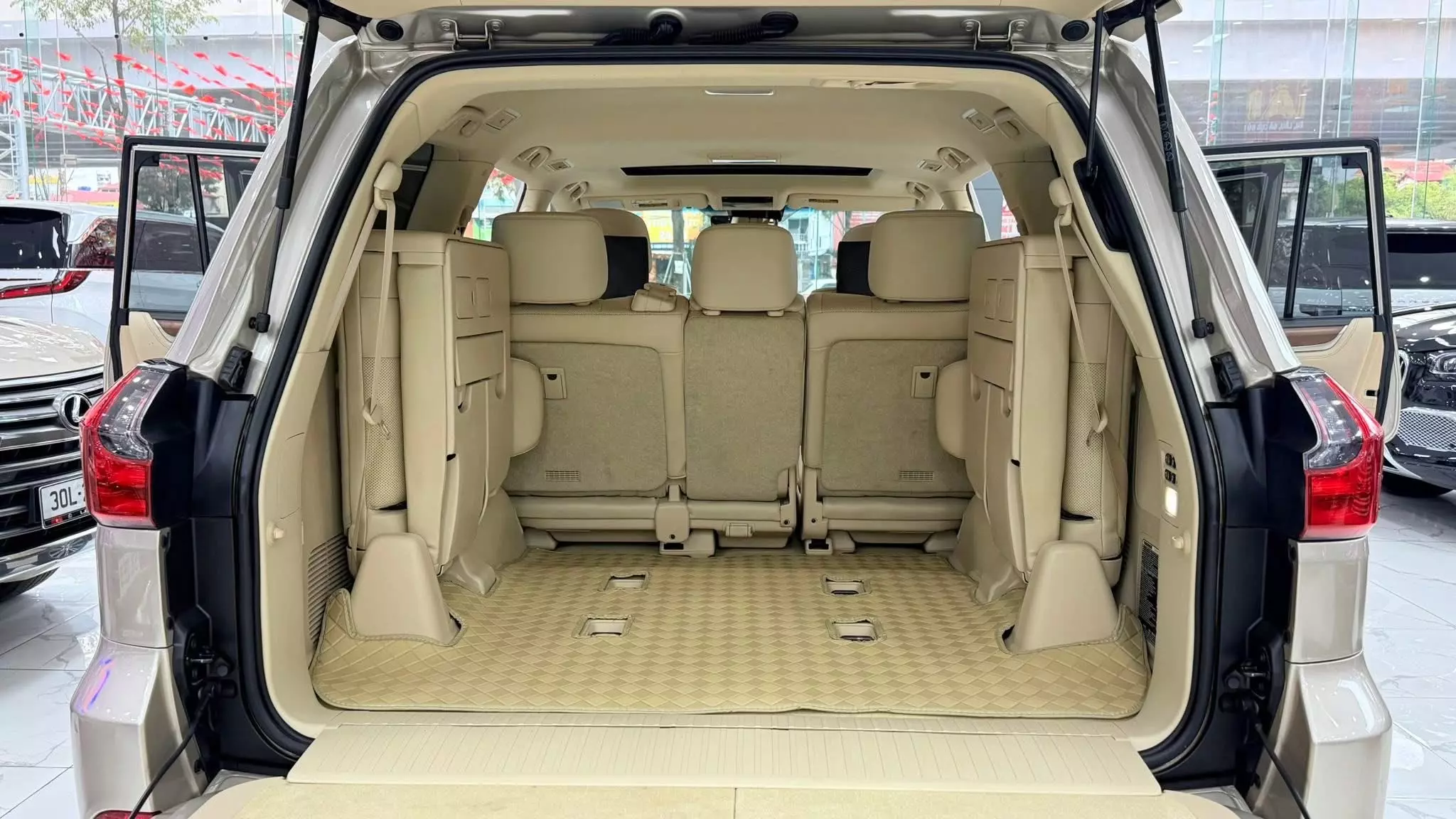 Bán Lexus LX570 Nhập Mỹ, lăn bánh 5 vạn. Xe siêu mới.-9