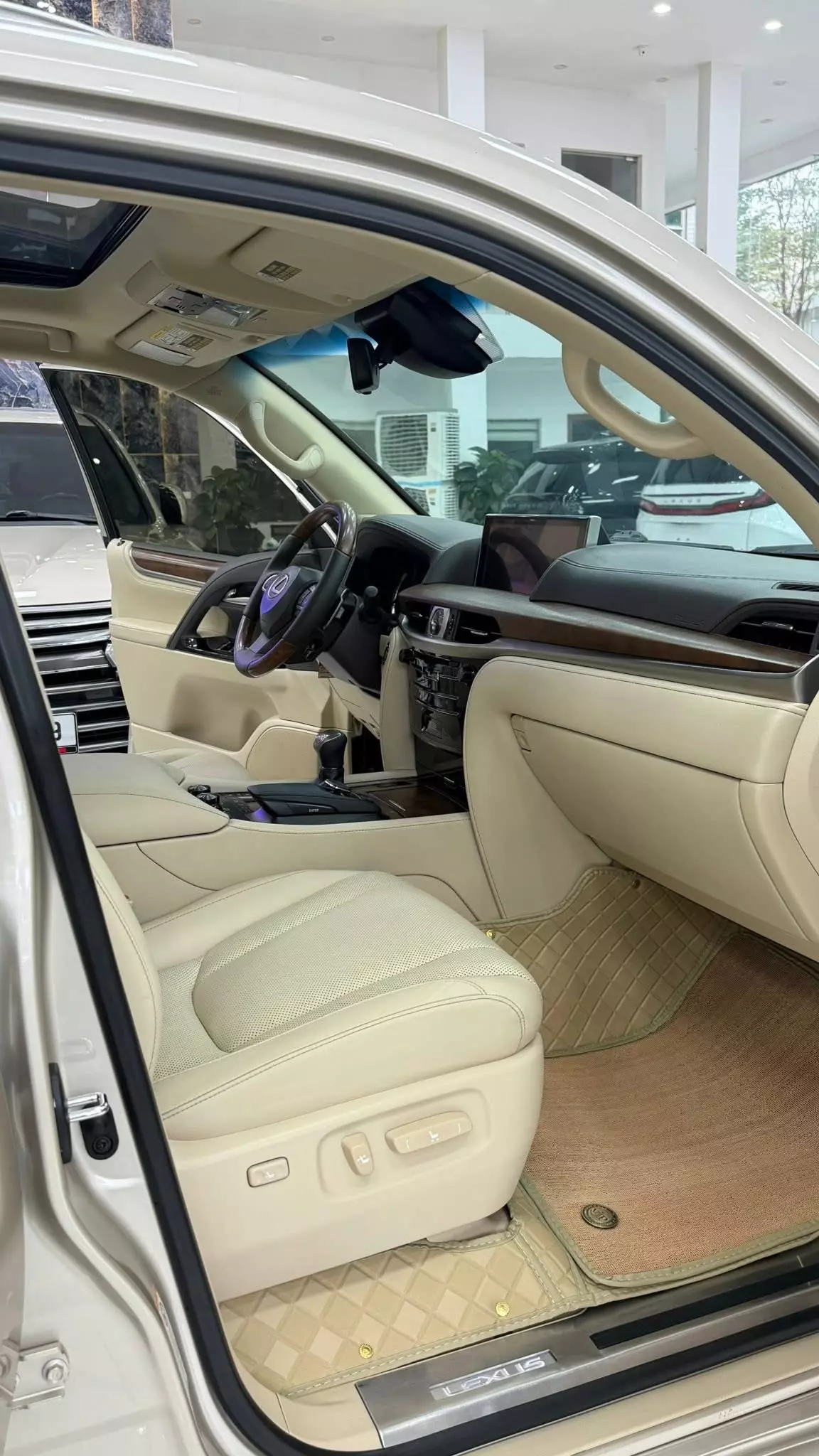 Bán Lexus LX570 Nhập Mỹ, lăn bánh 5 vạn. Xe siêu mới.-10