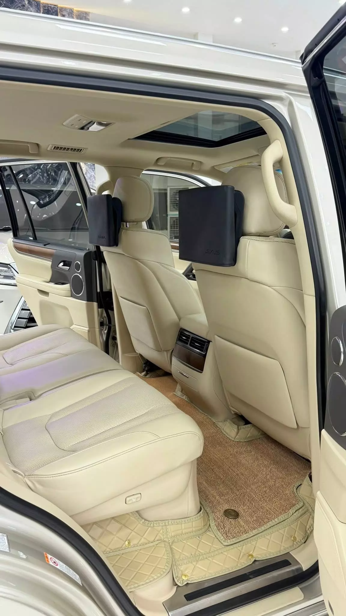 Bán Lexus LX570 Nhập Mỹ, lăn bánh 5 vạn. Xe siêu mới.-11