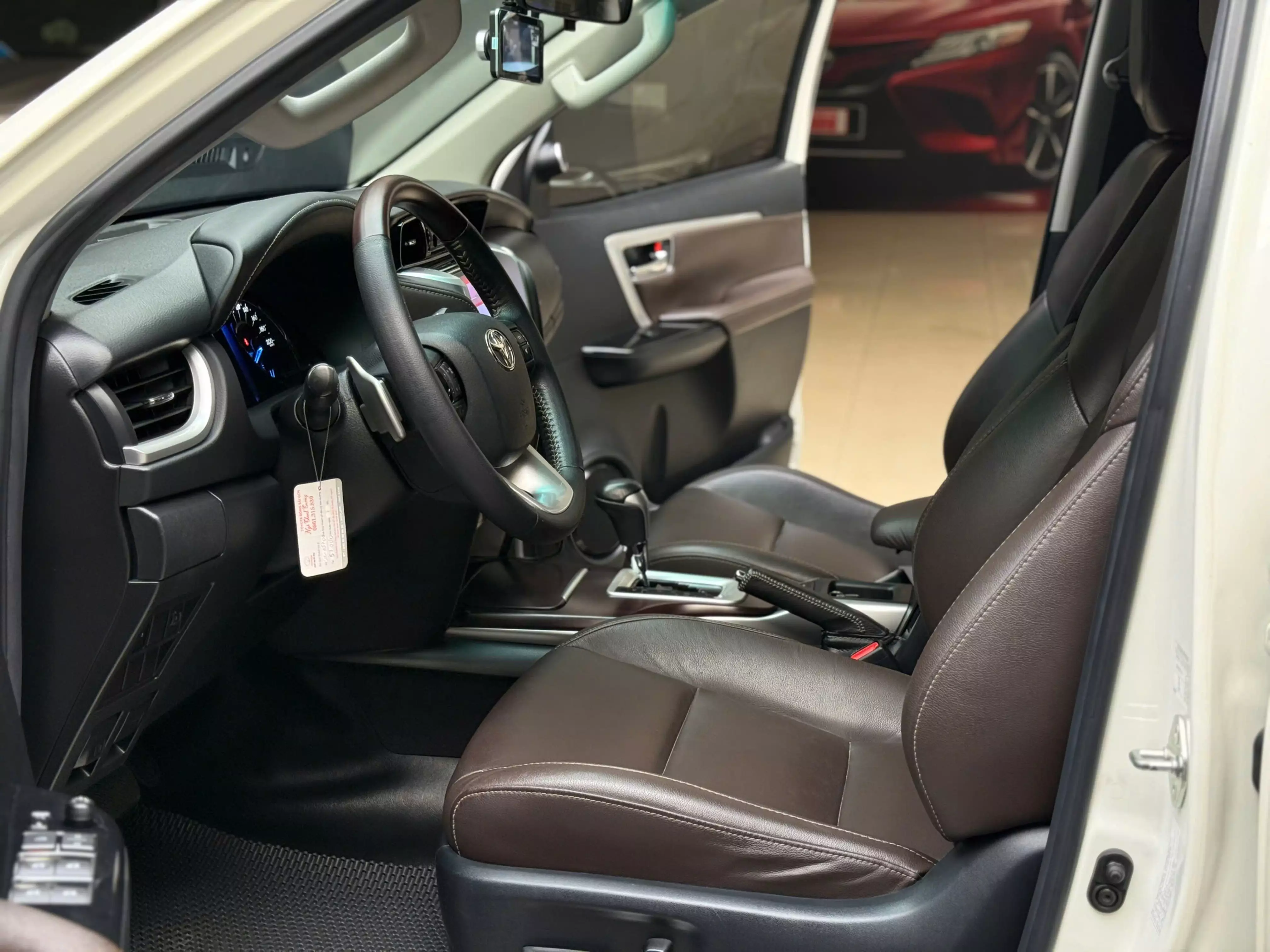 Cần bán xe Toyota Fortuner 2.7V AT 2017, màu trắng, giá 685tr-3