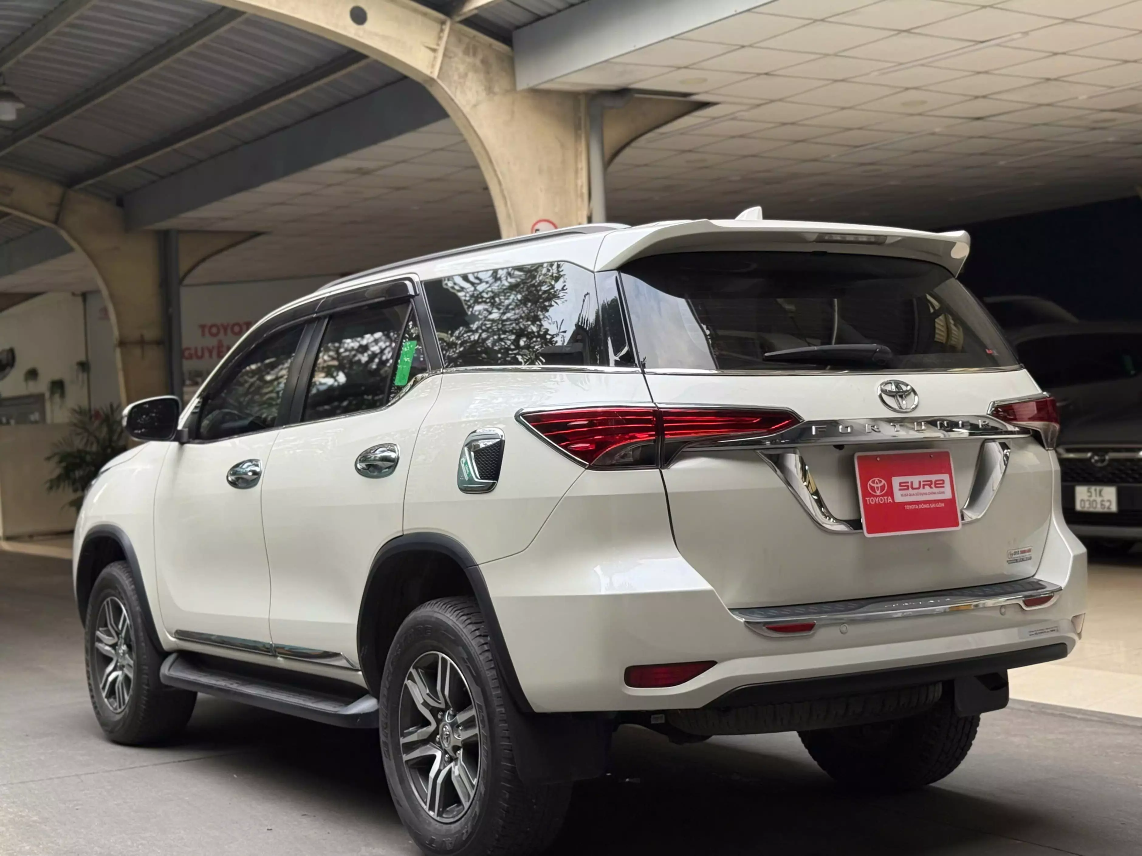 Cần bán xe Toyota Fortuner 2.7V AT 2017, màu trắng, giá 685tr-6