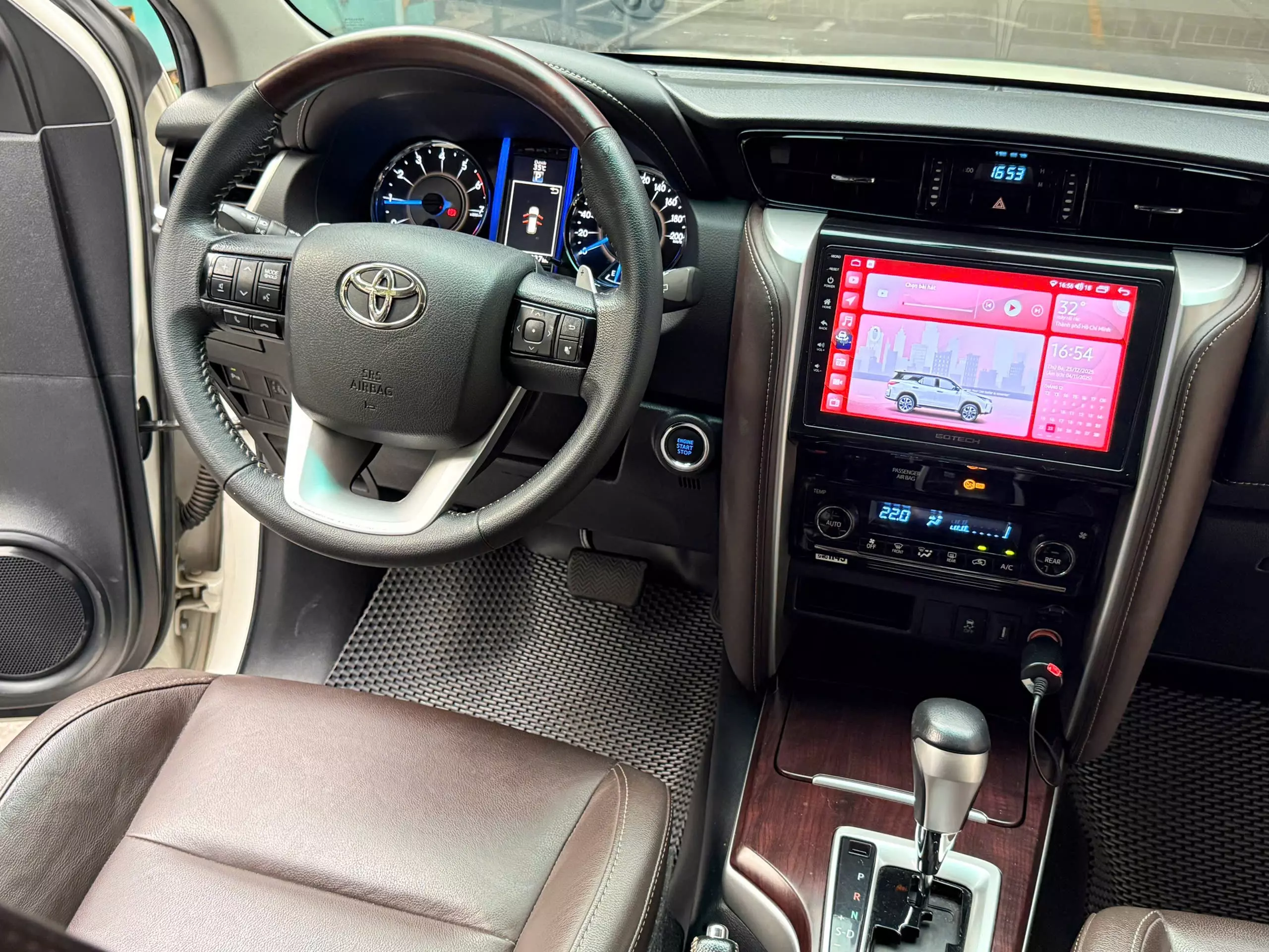 Cần bán xe Toyota Fortuner 2.7V AT 2017, màu trắng, giá 685tr-11