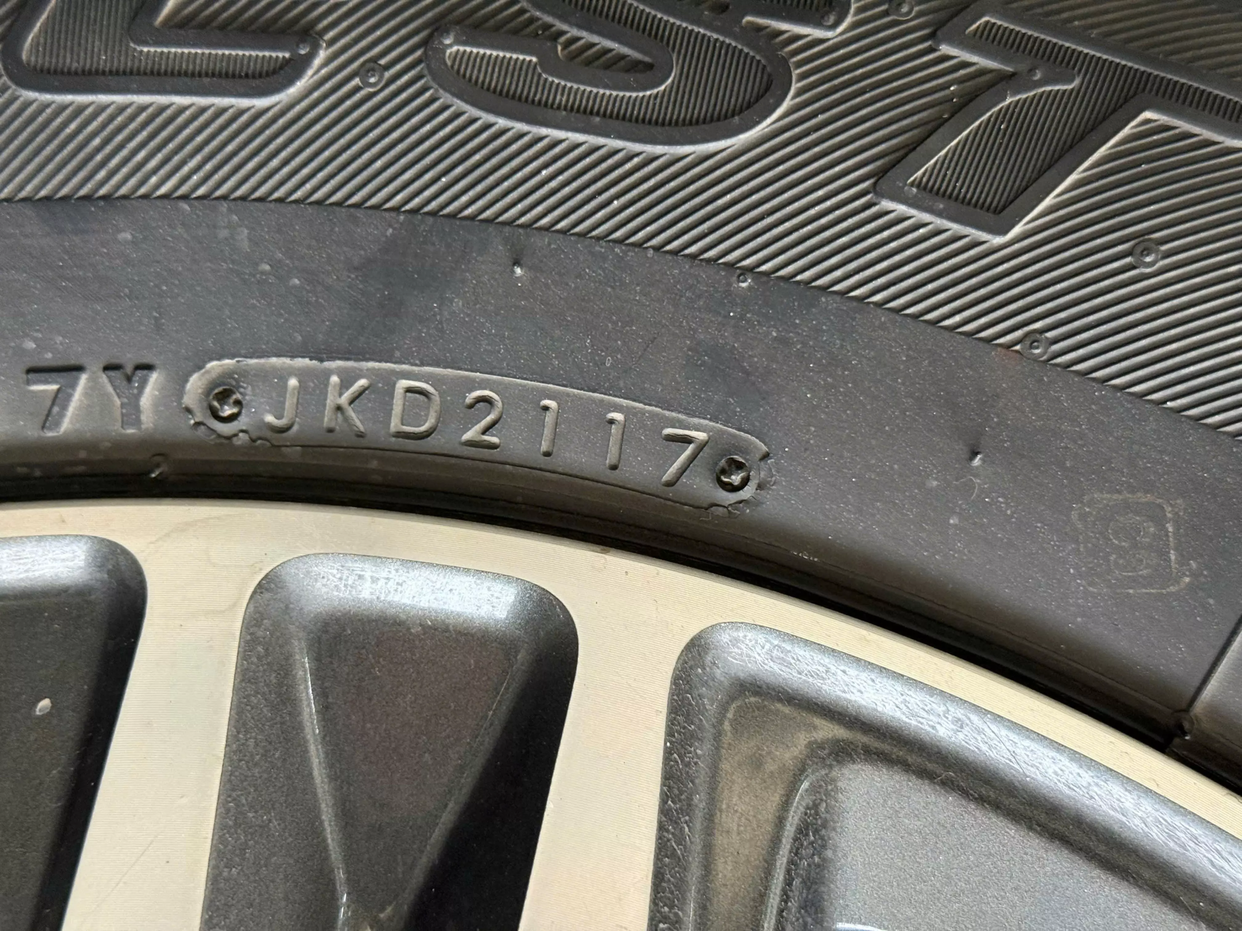 Cần bán xe Toyota Fortuner 2.7V AT 2017, màu trắng, giá 685tr-13