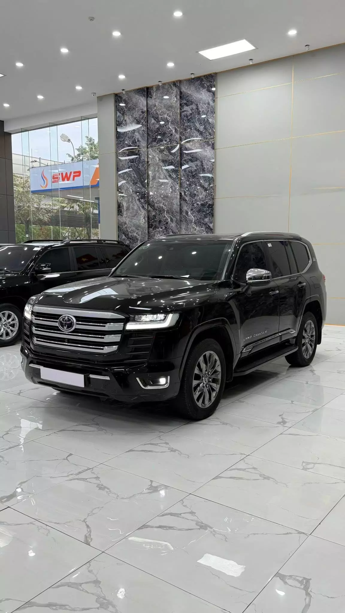 Toyota Land Cruiser LC300 2024 siêu lướt 8000 Km, lên full Trung Đông-1