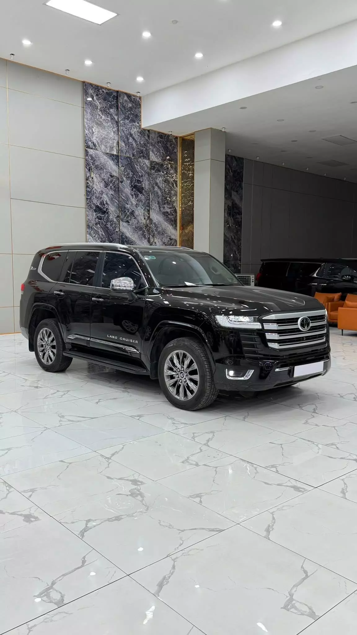 Toyota Land Cruiser LC300 2024 siêu lướt 8000 Km, lên full Trung Đông-2