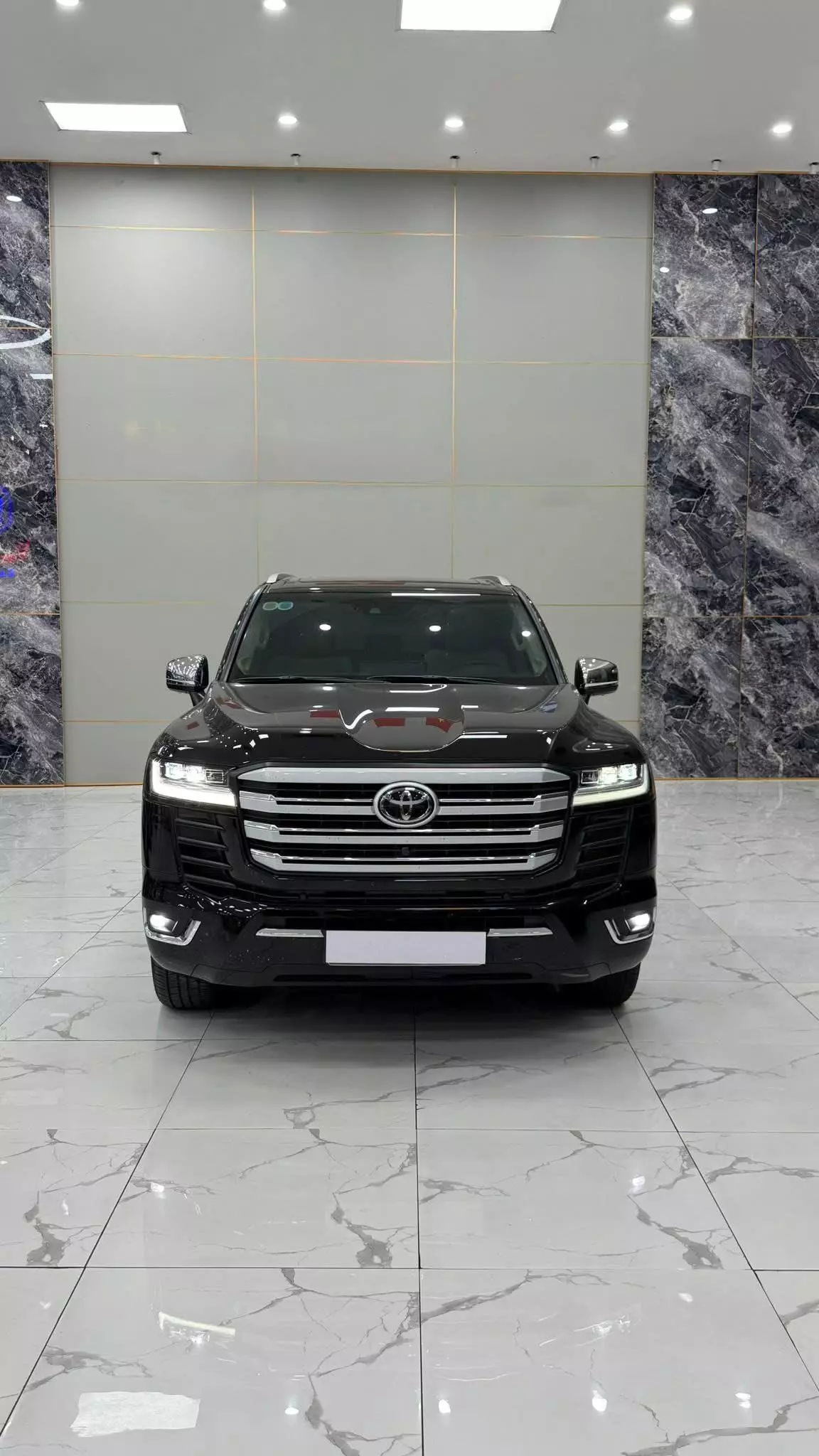 Toyota Land Cruiser LC300 2024 siêu lướt 8000 Km, lên full Trung Đông-0