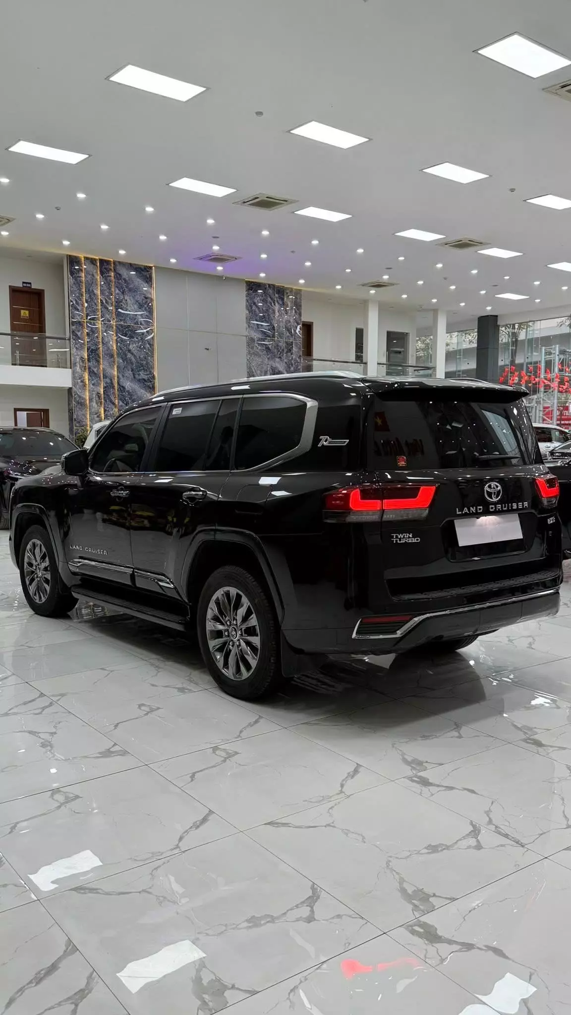 Toyota Land Cruiser LC300 2024 siêu lướt 8000 Km, lên full Trung Đông-5