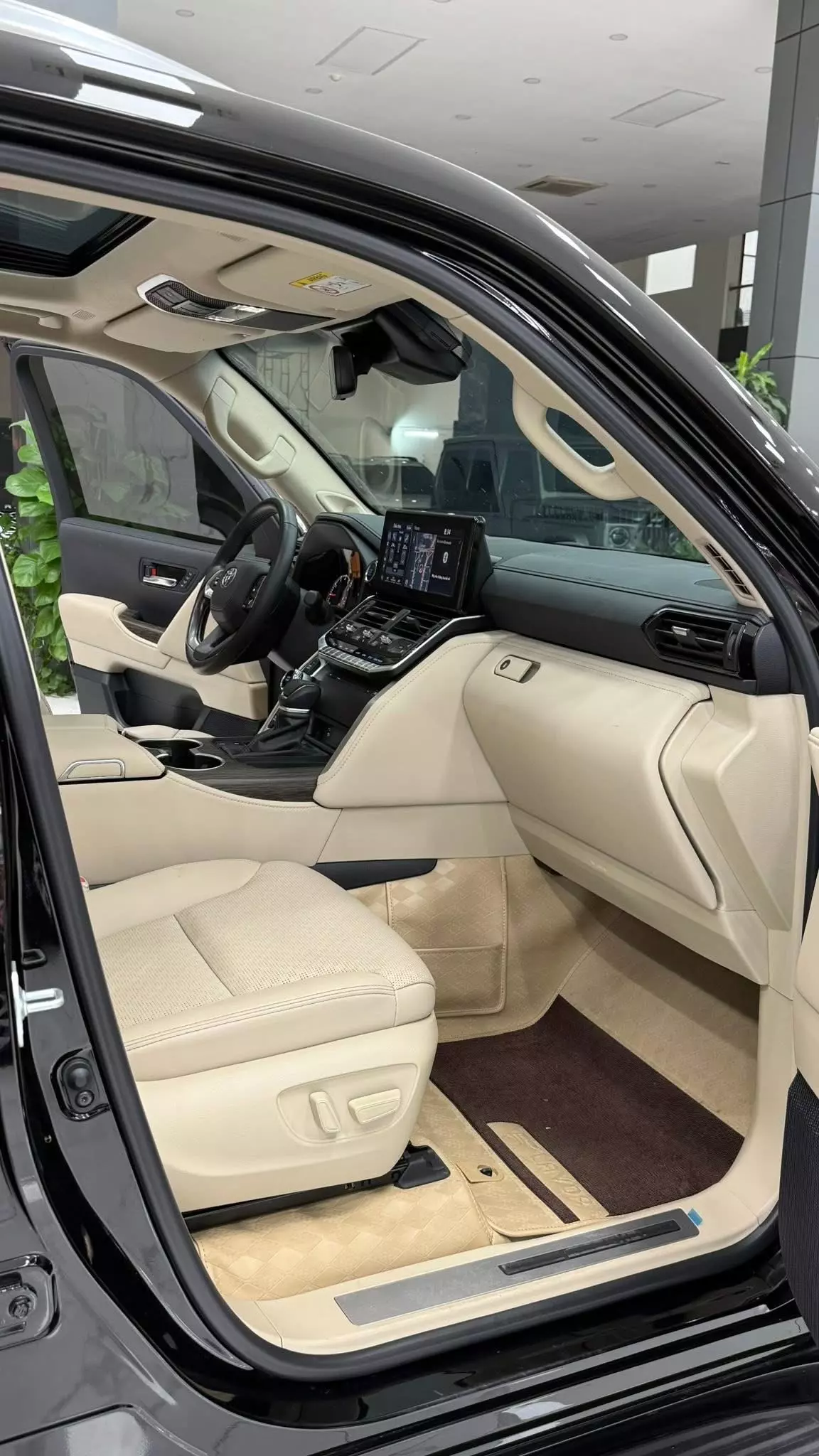 Toyota Land Cruiser LC300 2024 siêu lướt 8000 Km, lên full Trung Đông-9