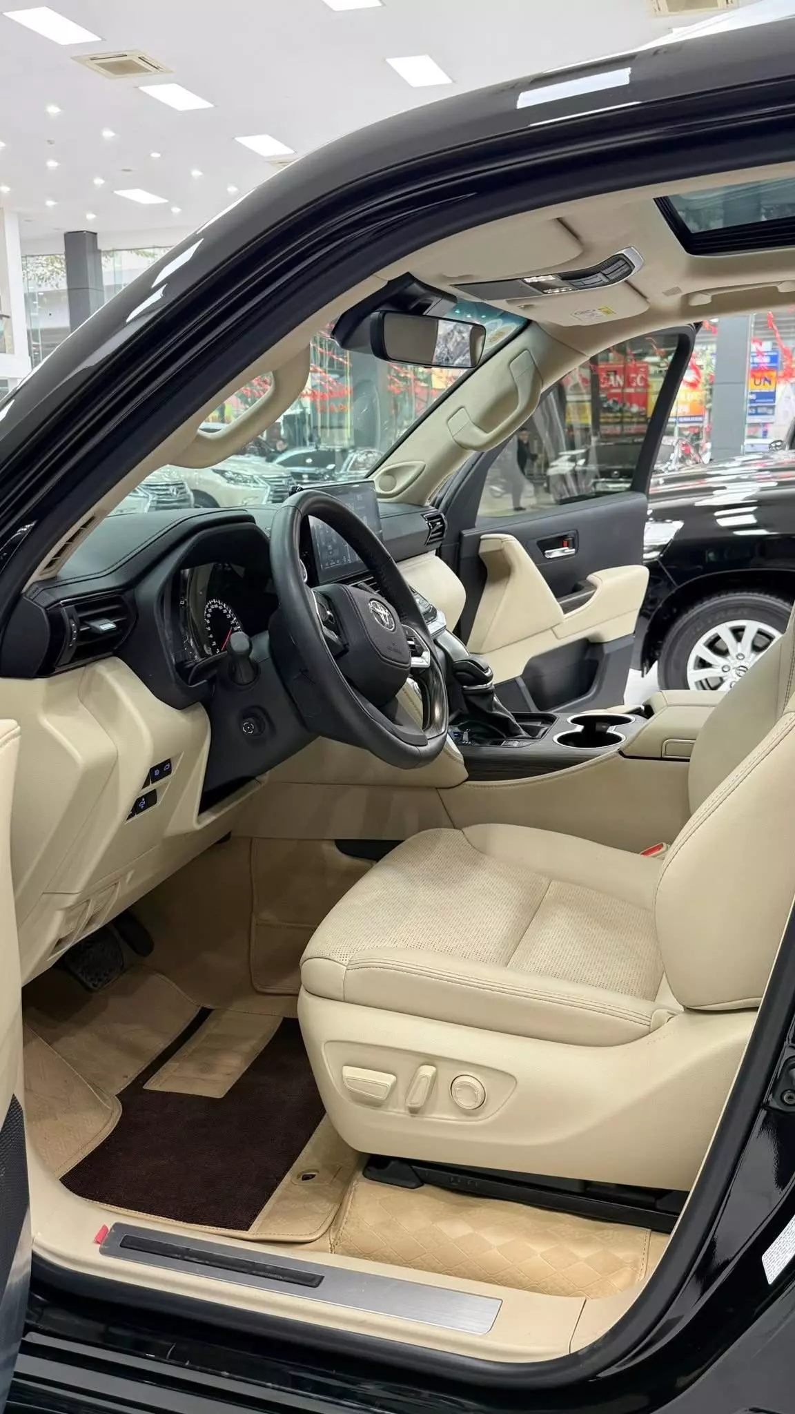 Toyota Land Cruiser LC300 2024 siêu lướt 8000 Km, lên full Trung Đông-11