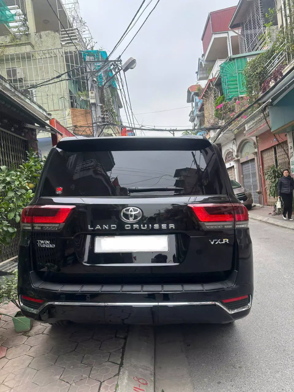 Xe Toyota Land Cruiser LC300 2024, màu đen, xe nhập mới đi 8 nghìn Km như xe mới -6