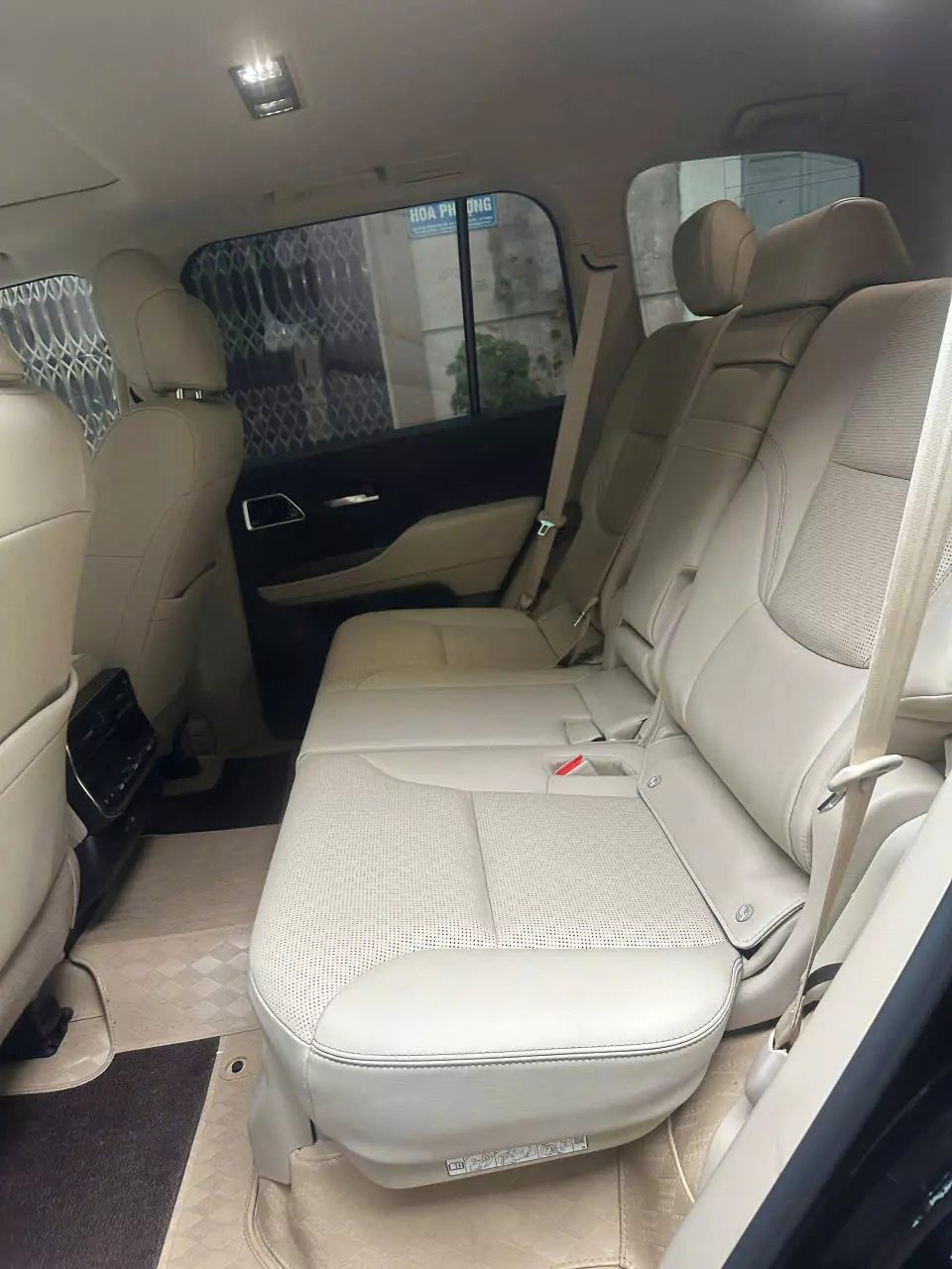 Xe Toyota Land Cruiser LC300 2024, màu đen, xe nhập mới đi 8 nghìn Km như xe mới -8