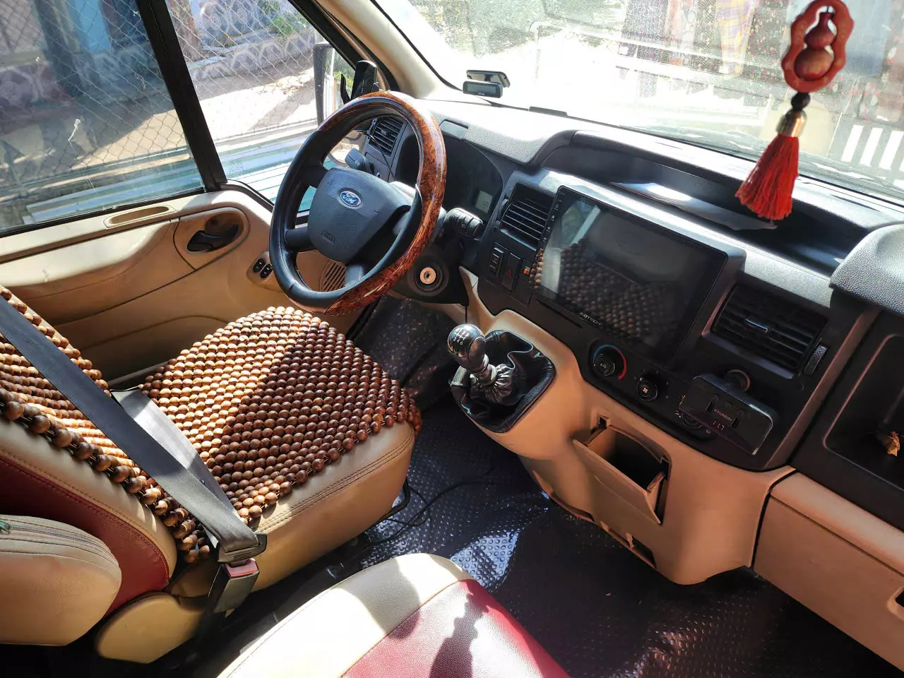 Bán Ford Transit Van 6 Chỗ – Đời 2015-1